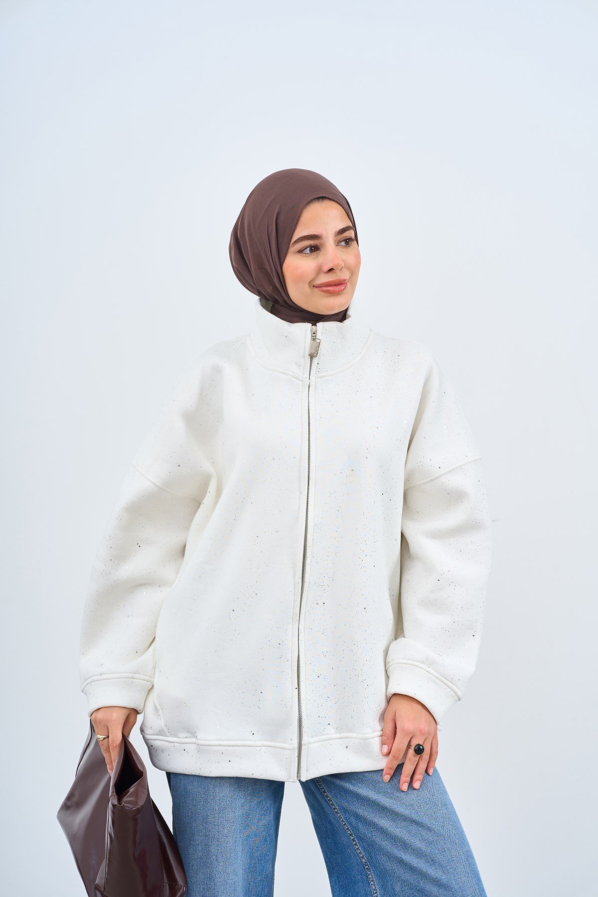 Çift Cepli Simli Fermuarlı Sweatshirt Beyaz