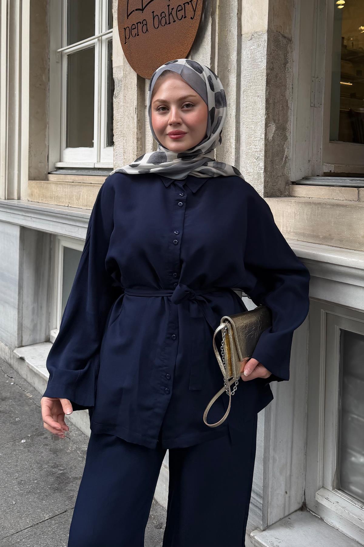 Çift Düğme Detaylı Bel Bağlamalı Takım Lacivert