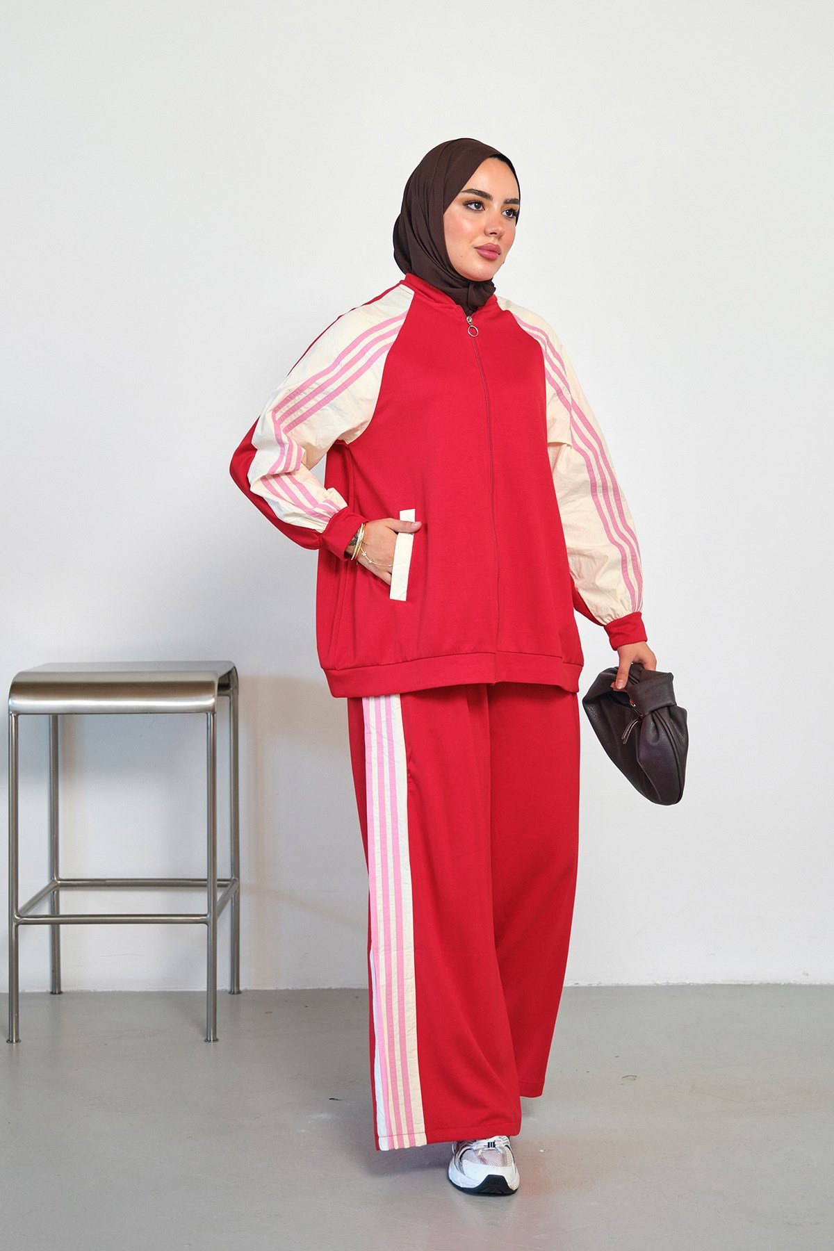 Çift Renk Şerit Detaylı Takım Kırmızı