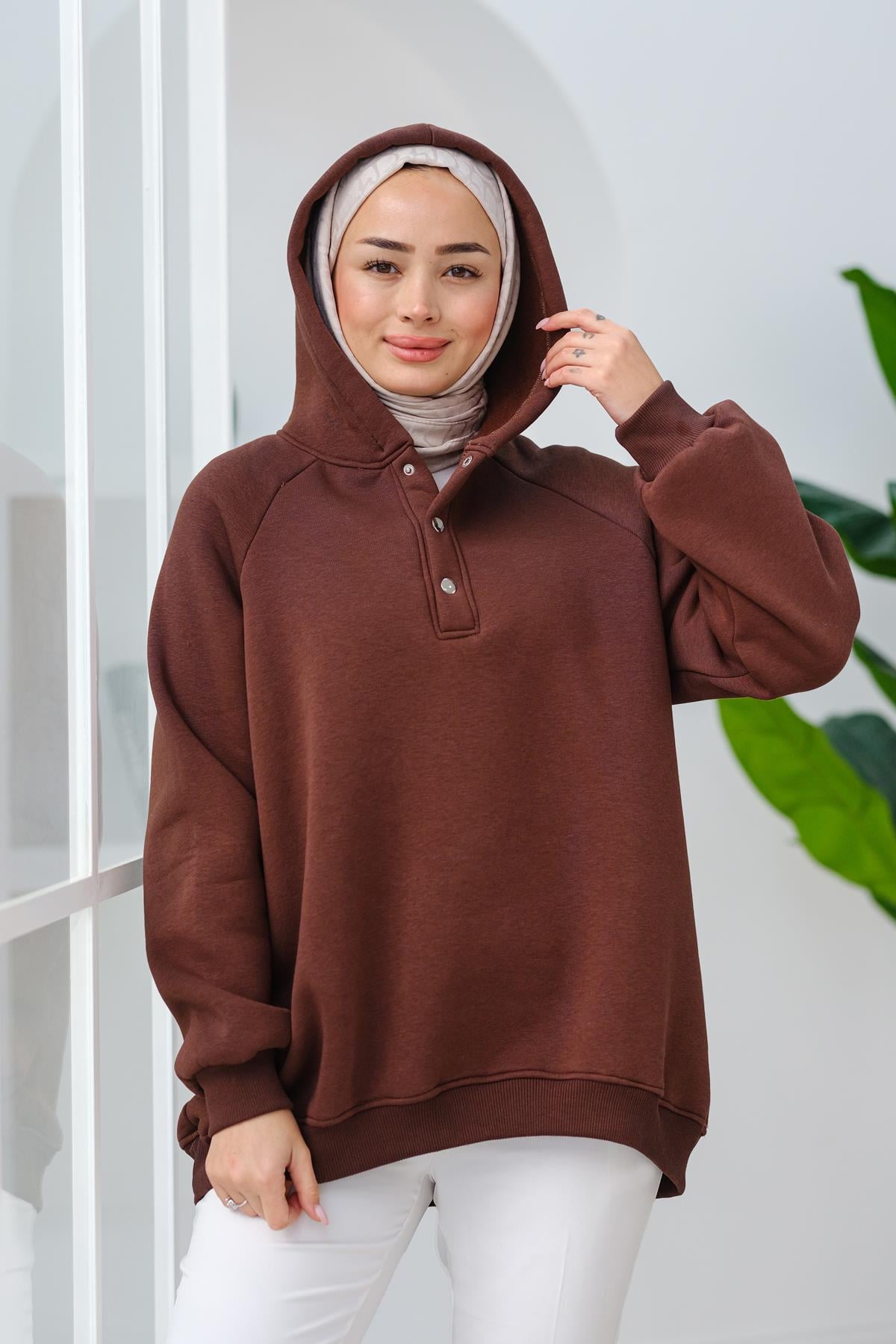 Çıt Çıt Detay Kapüşonlu Sweat Kahverengi