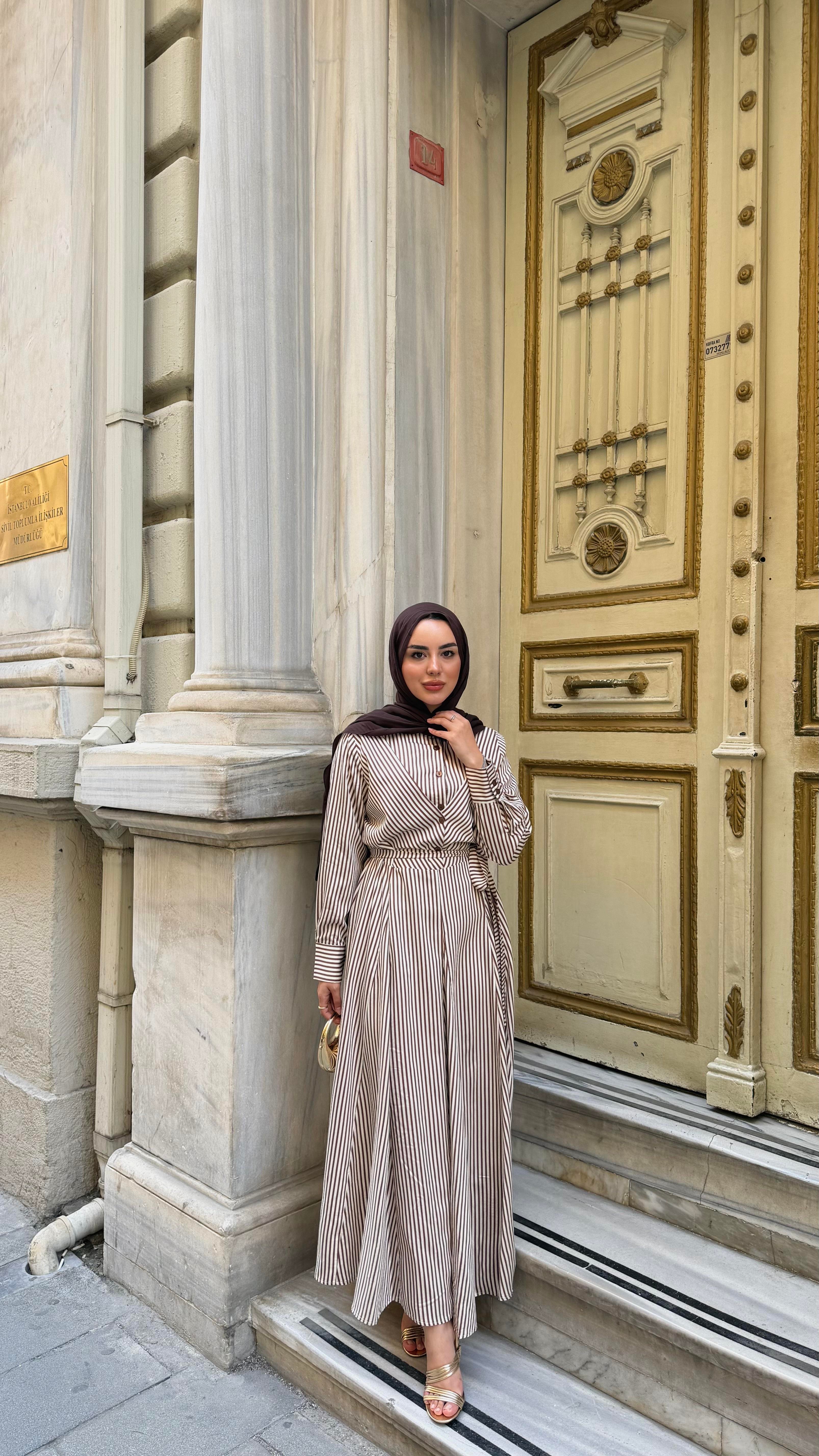 Çizgi Desenli Bel Bağlamalı Elbise Kahverengi