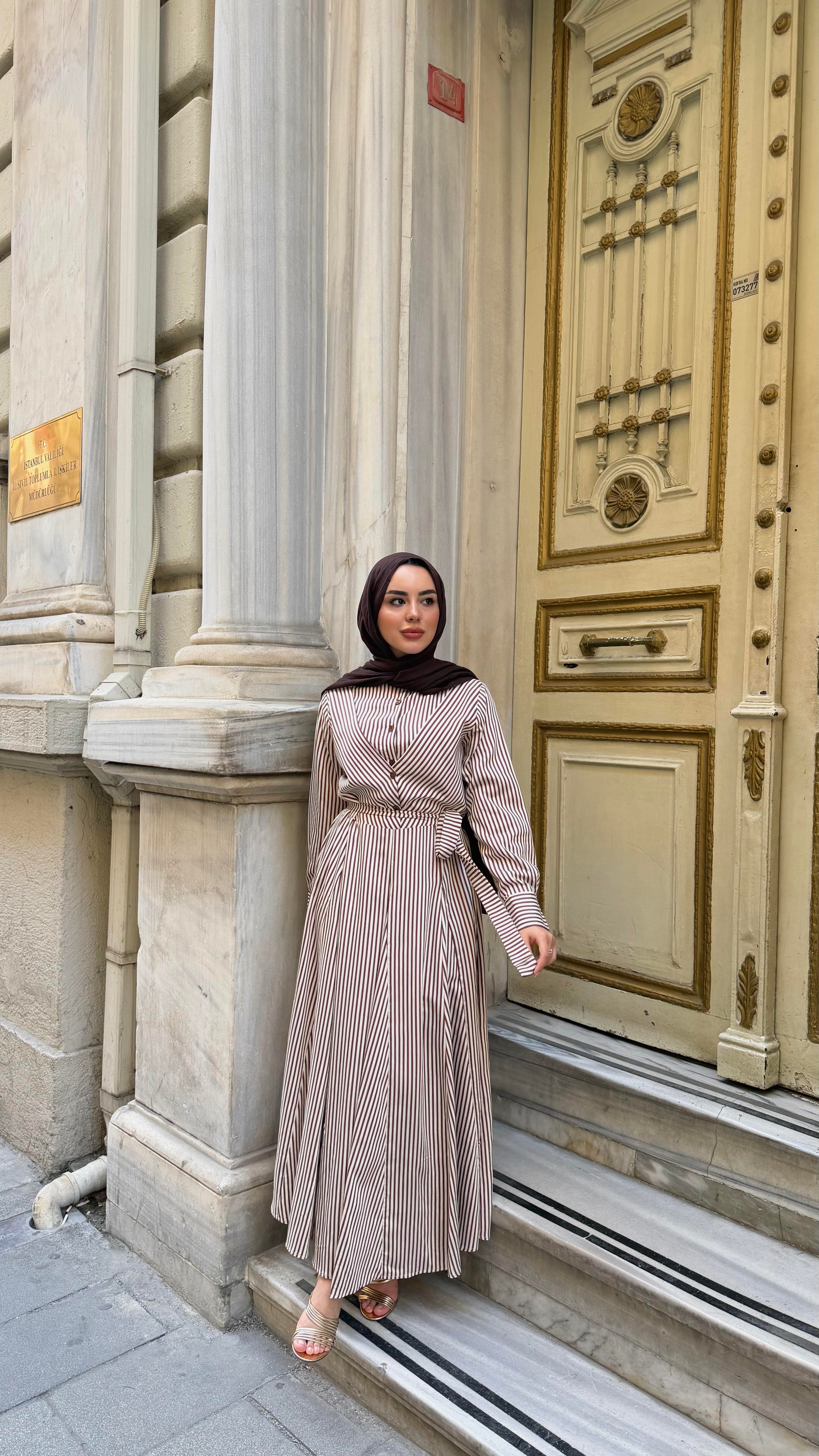 Çizgi Desenli Bel Bağlamalı Elbise Kahverengi