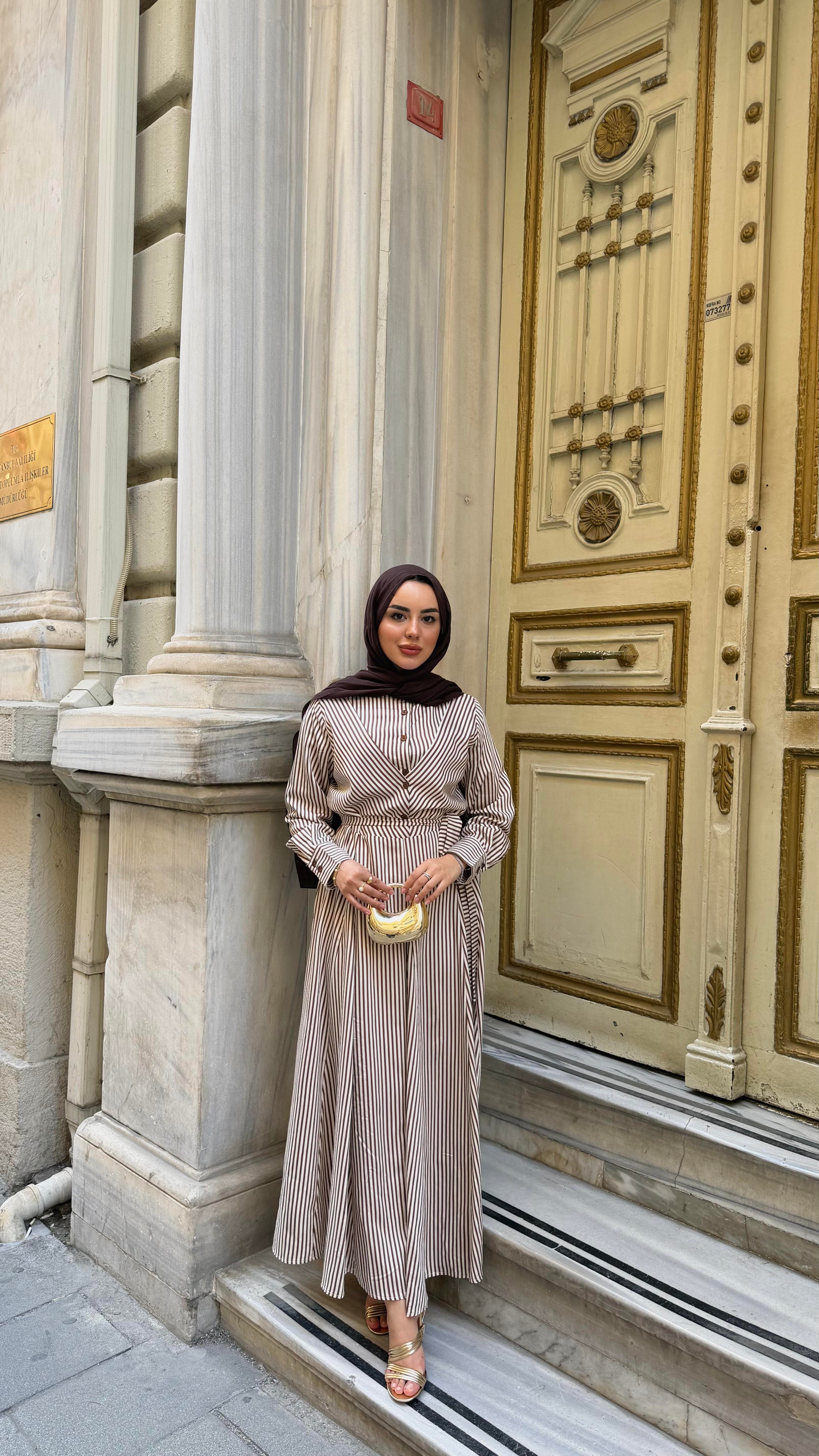 Çizgi Desenli Bel Bağlamalı Elbise Kahverengi