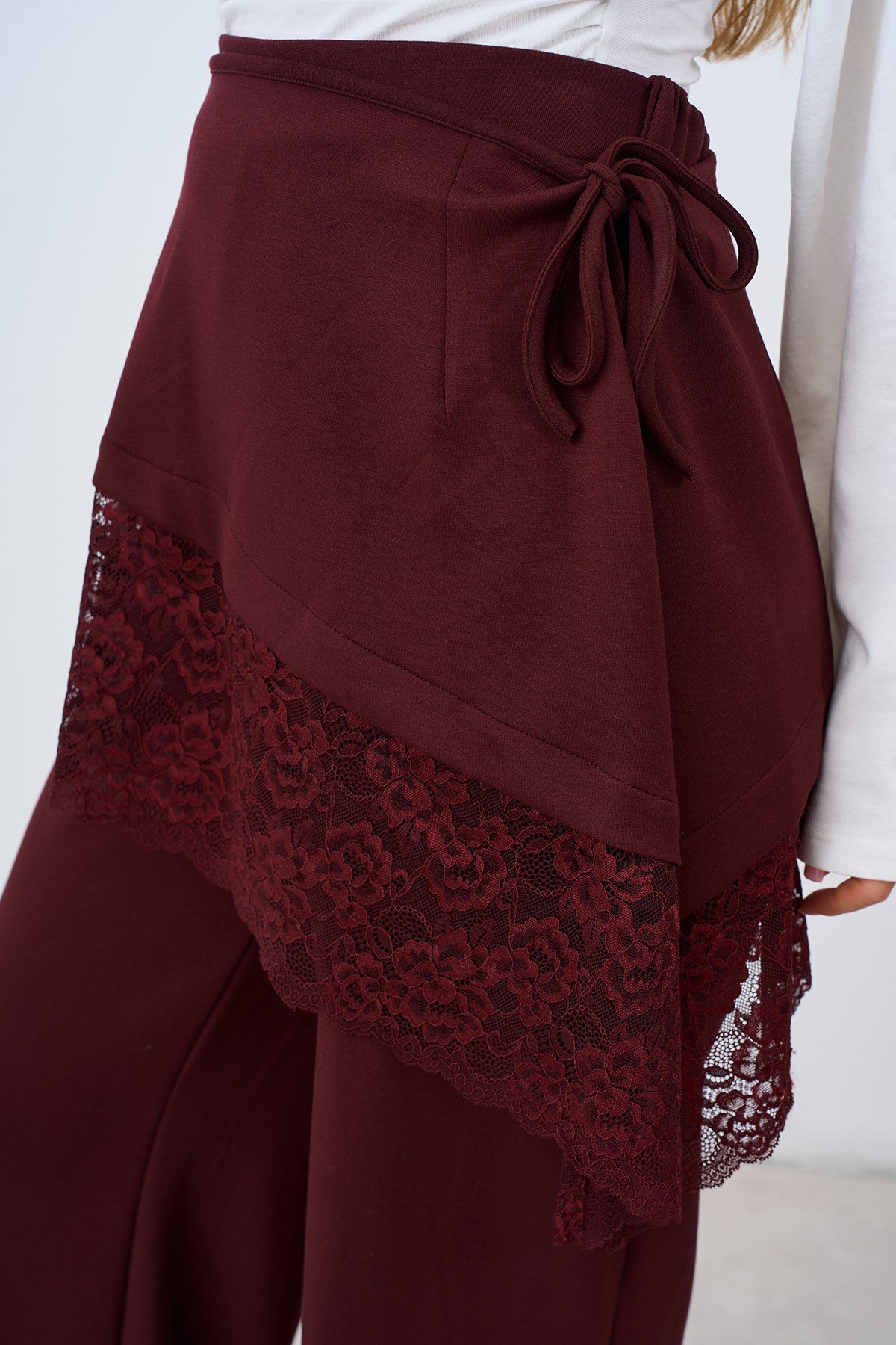 Dantel Detay Bel Bağlamalı Pantolon Bordo