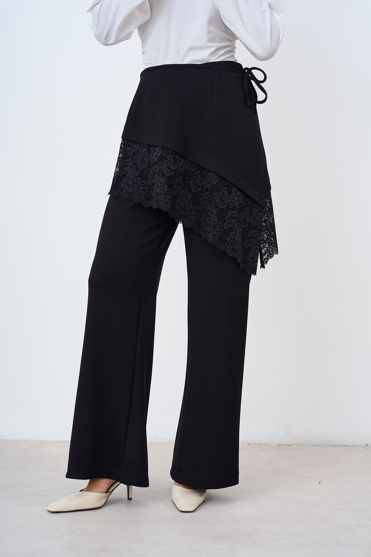 Dantel Detay Bel Bağlamalı Pantolon Siyah
