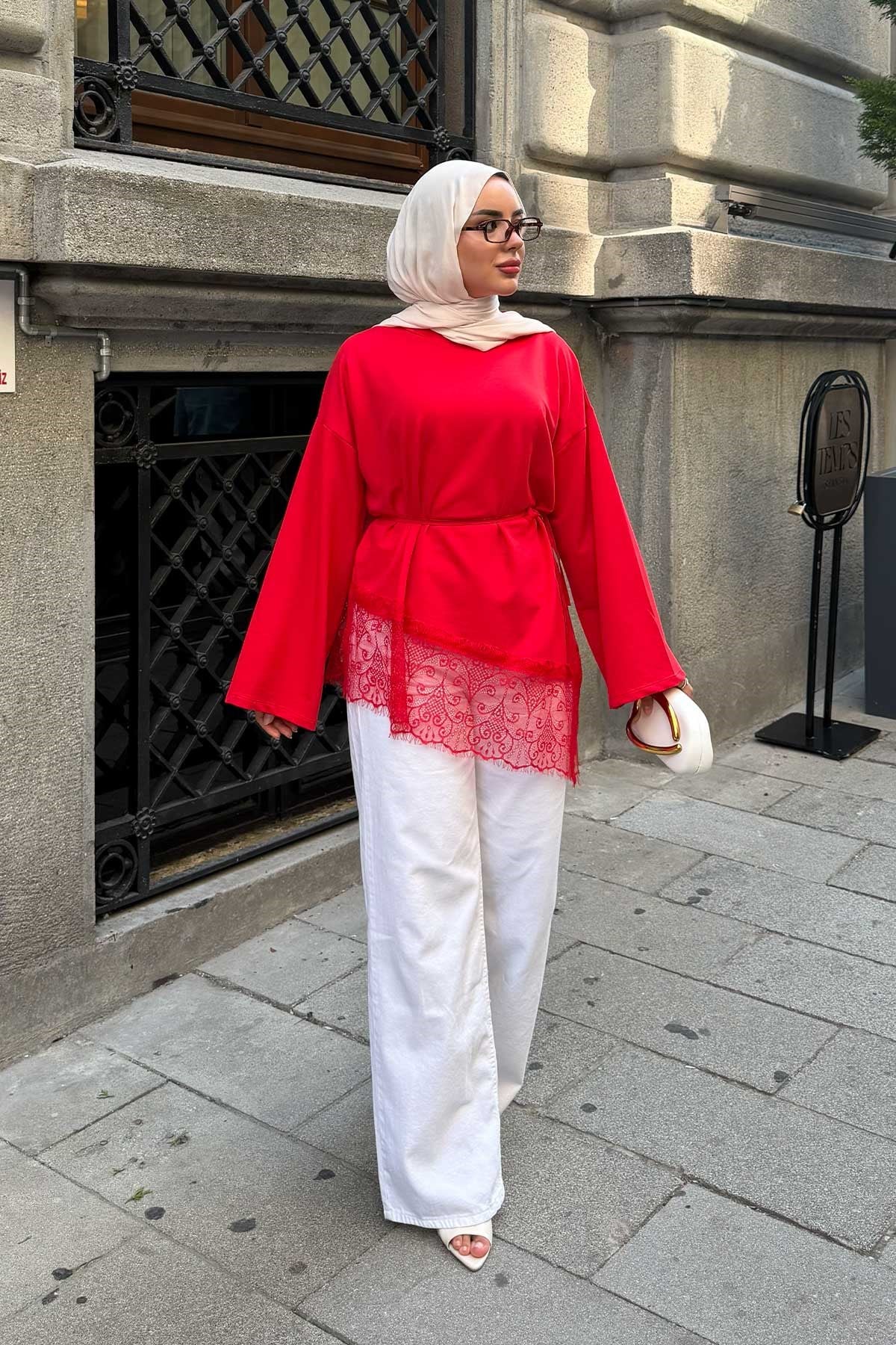 Eteği Dantel Detaylı Tunik Kırmızı