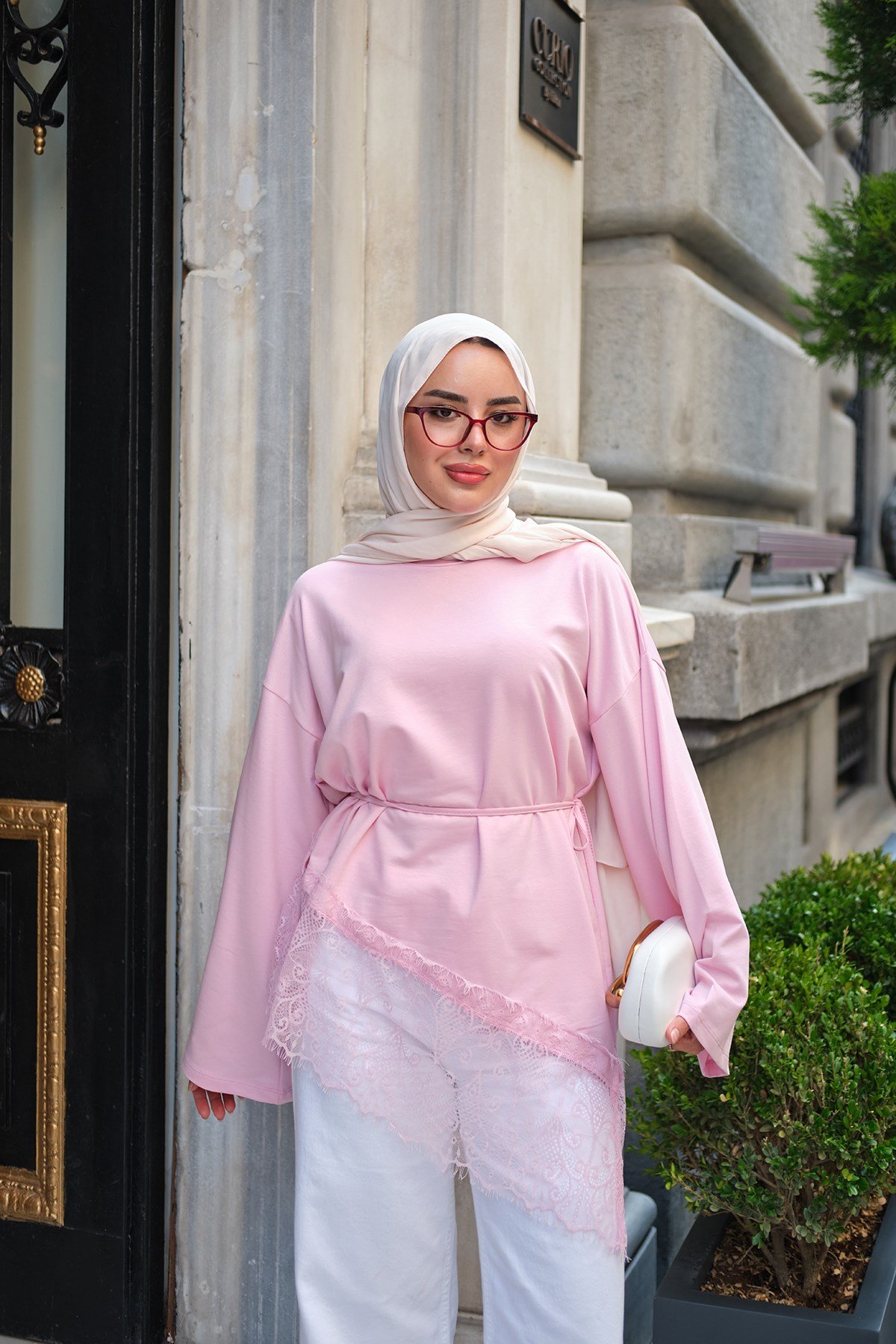 Eteği Dantel Detaylı Tunik Pembe