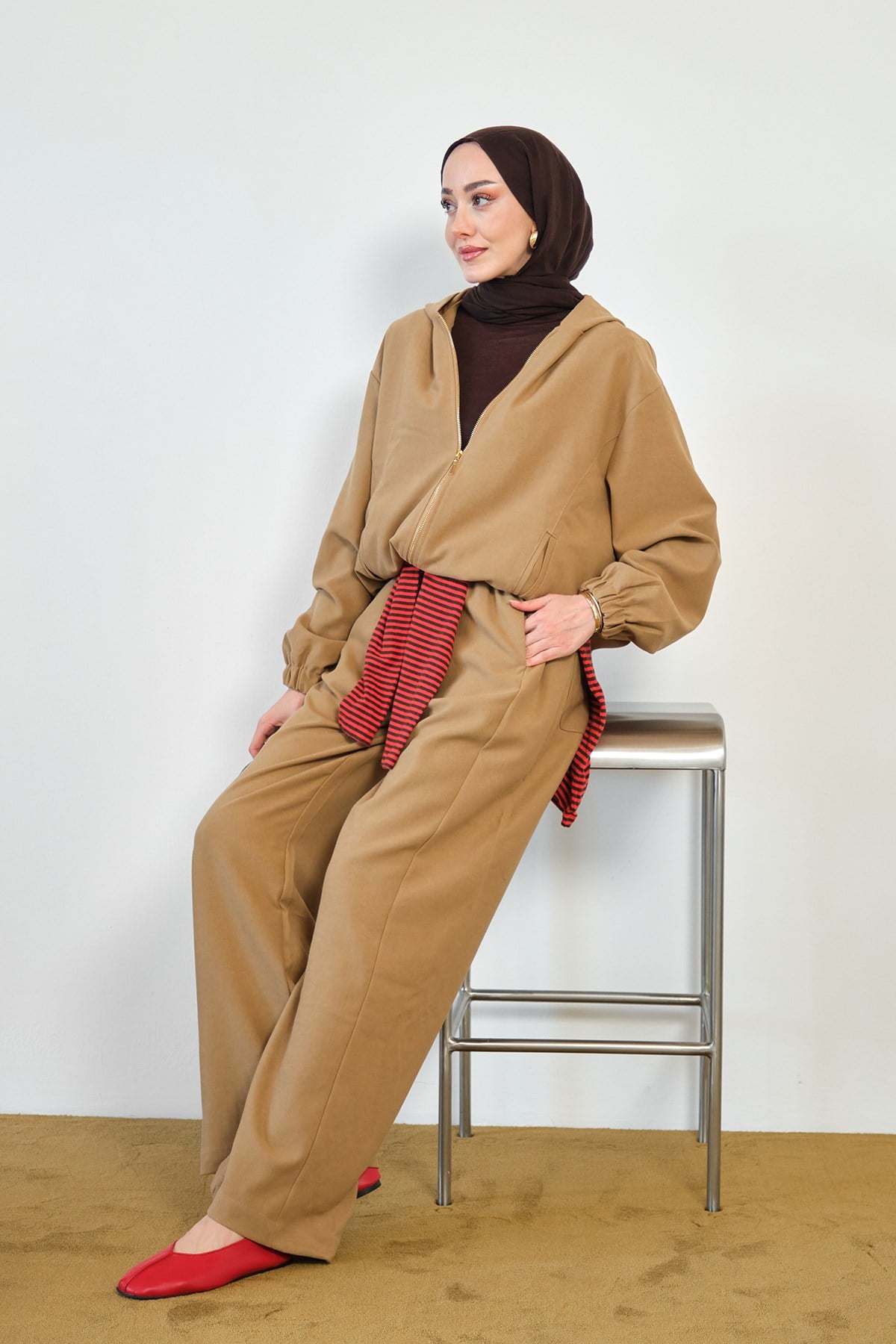Fermuarlı Büzgü Detay Pantolonlu Takım Camel