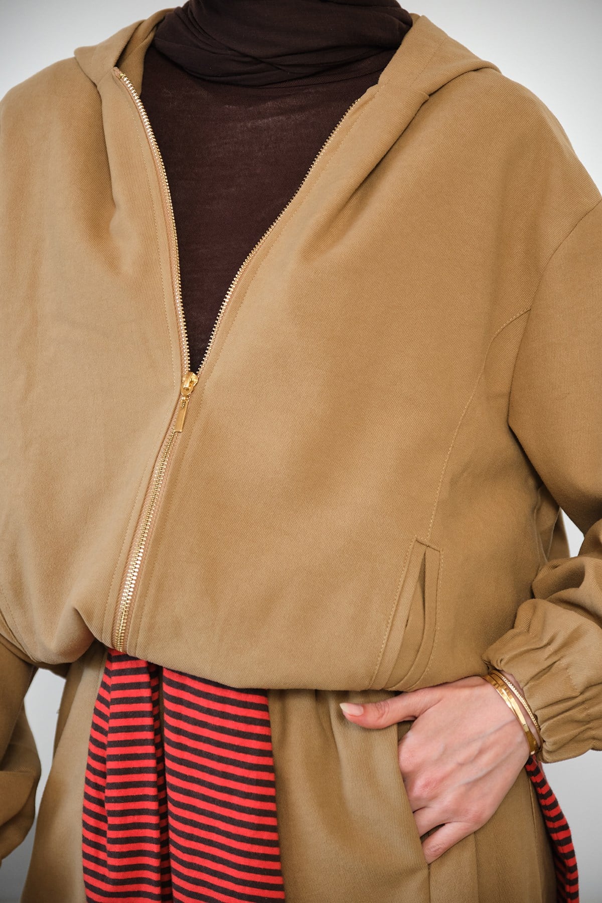 Fermuarlı Büzgü Detay Pantolonlu Takım Camel