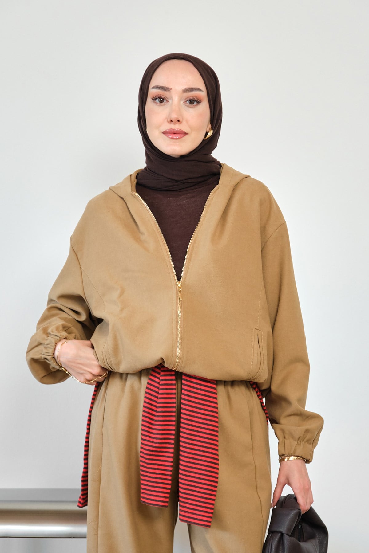Fermuarlı Büzgü Detay Pantolonlu Takım Camel