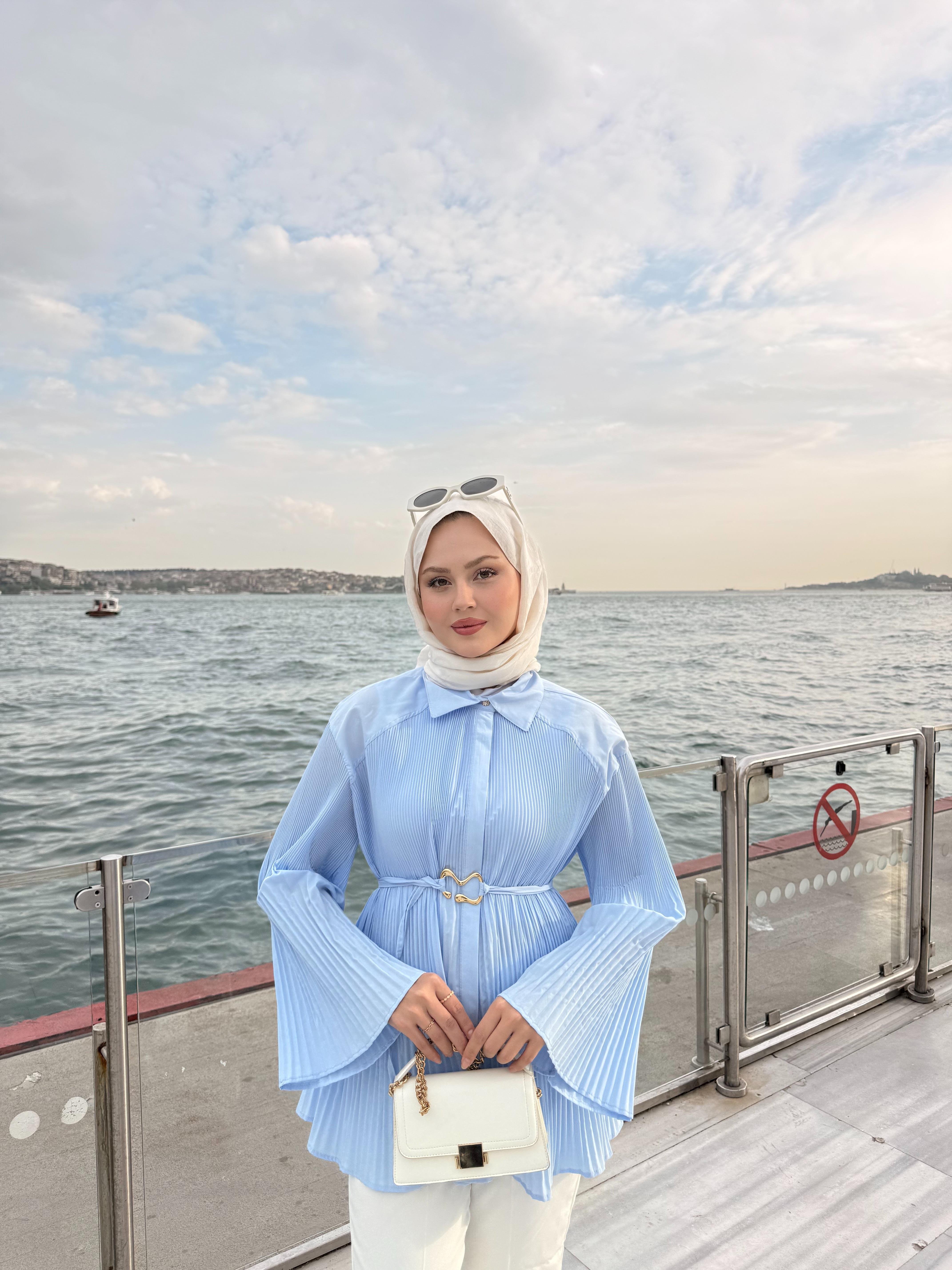 Gizli Düğme Detay Pliseli Kemer Tokalı Gömlek Mavi