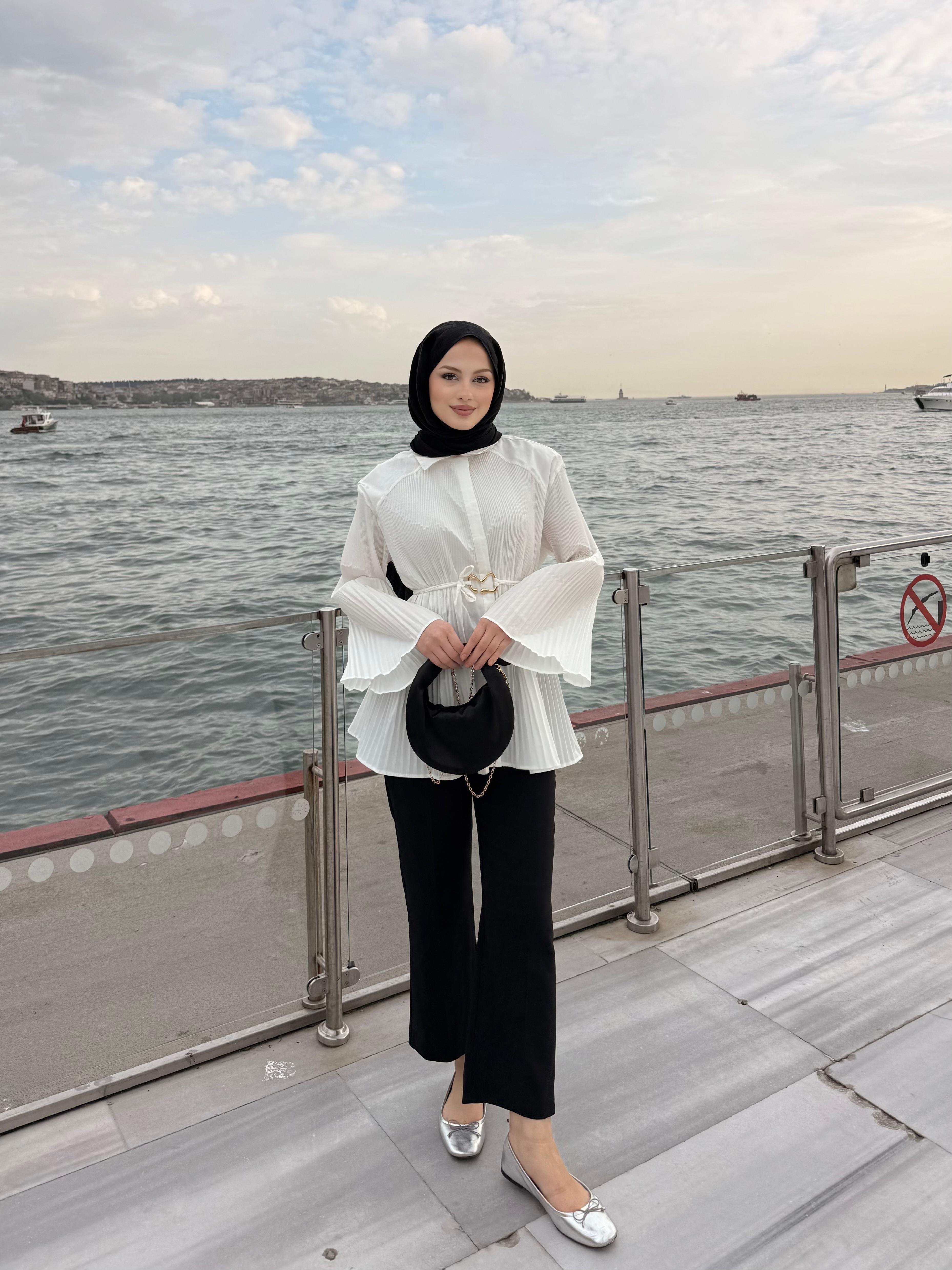 Gizli Düğme Detay Pliseli Kemer Tokalı Gömlek Beyaz