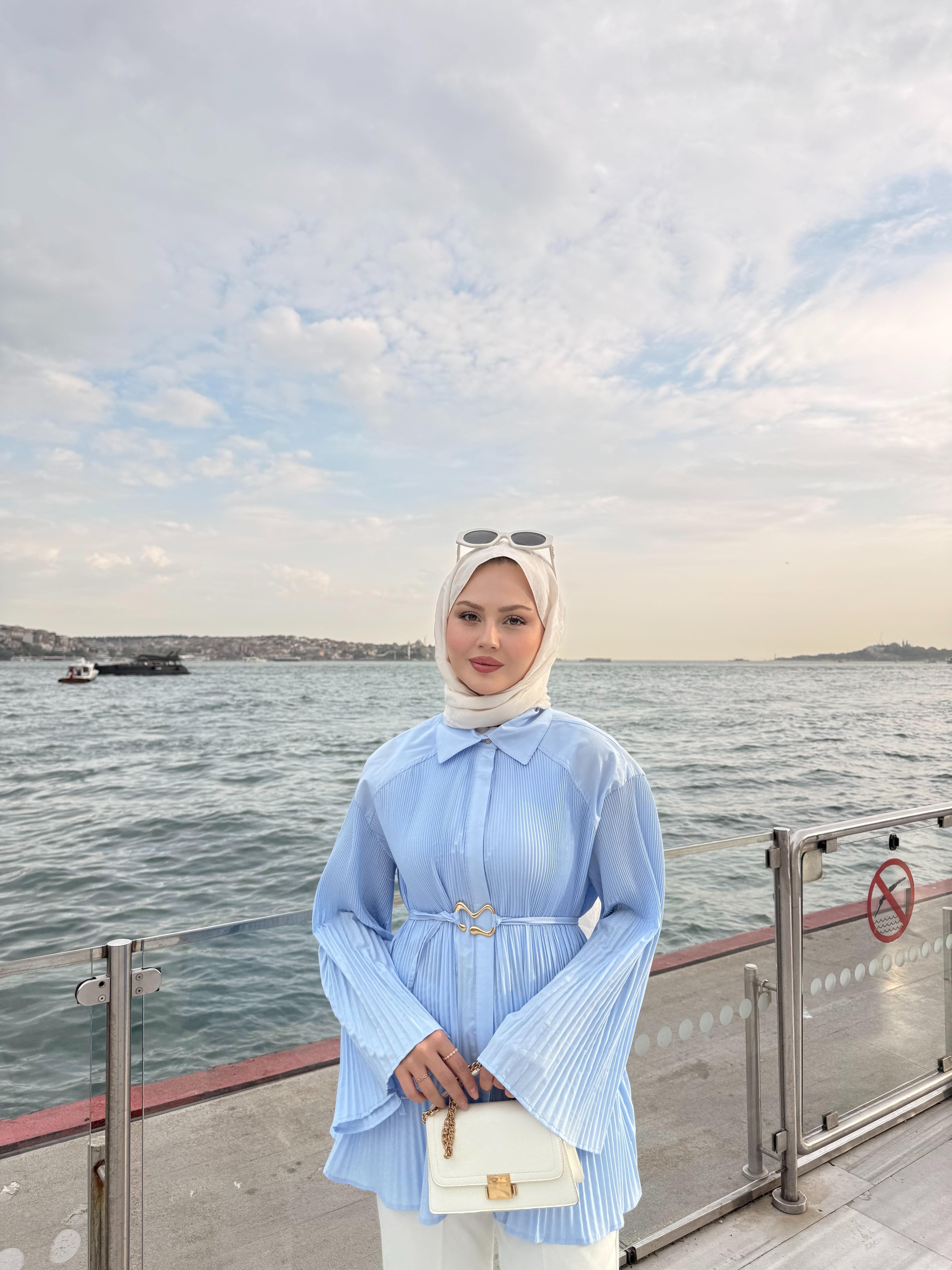 Gizli Düğme Detay Pliseli Kemer Tokalı Gömlek Mavi