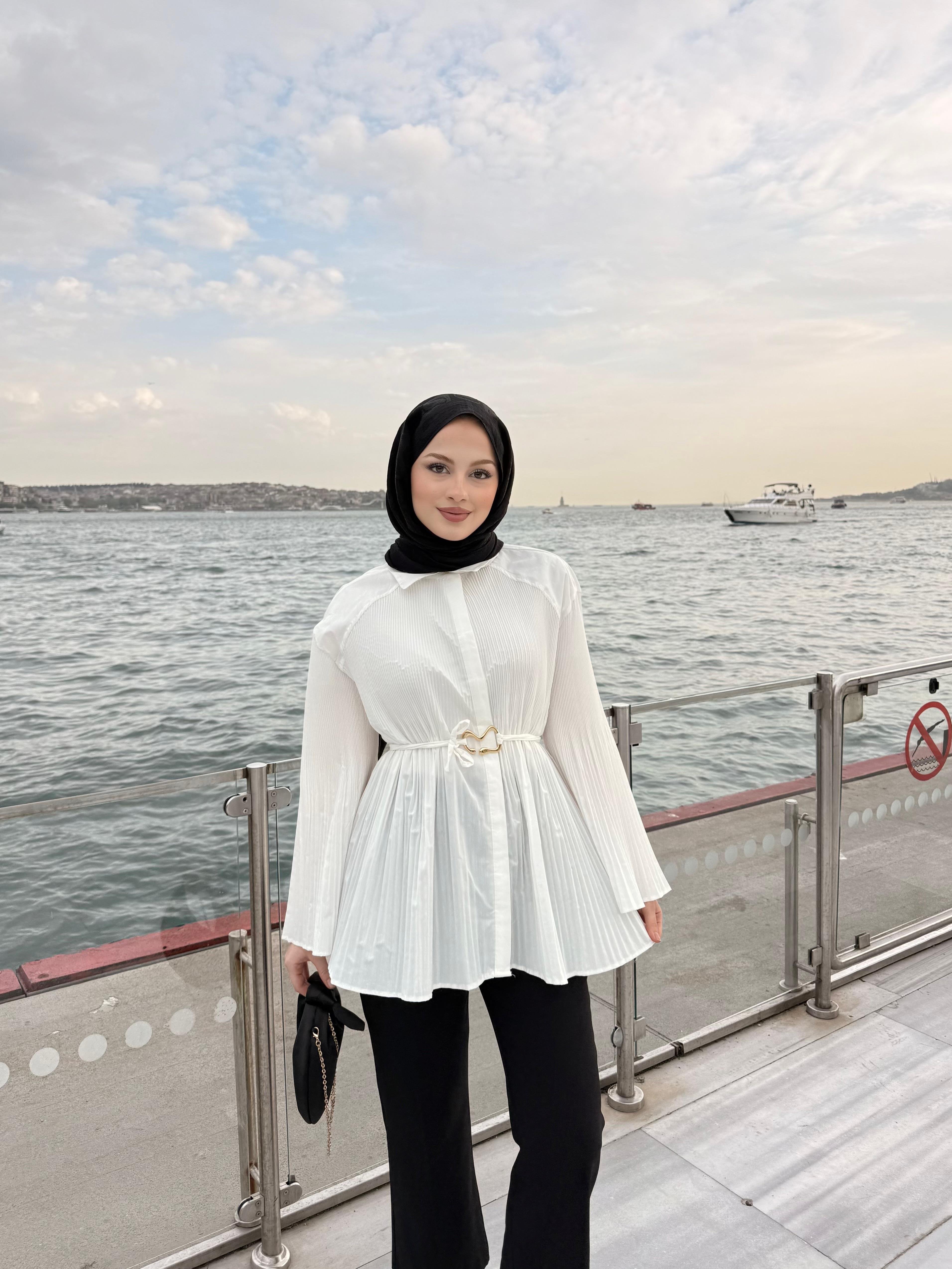 Gizli Düğme Detay Pliseli Kemer Tokalı Gömlek Beyaz