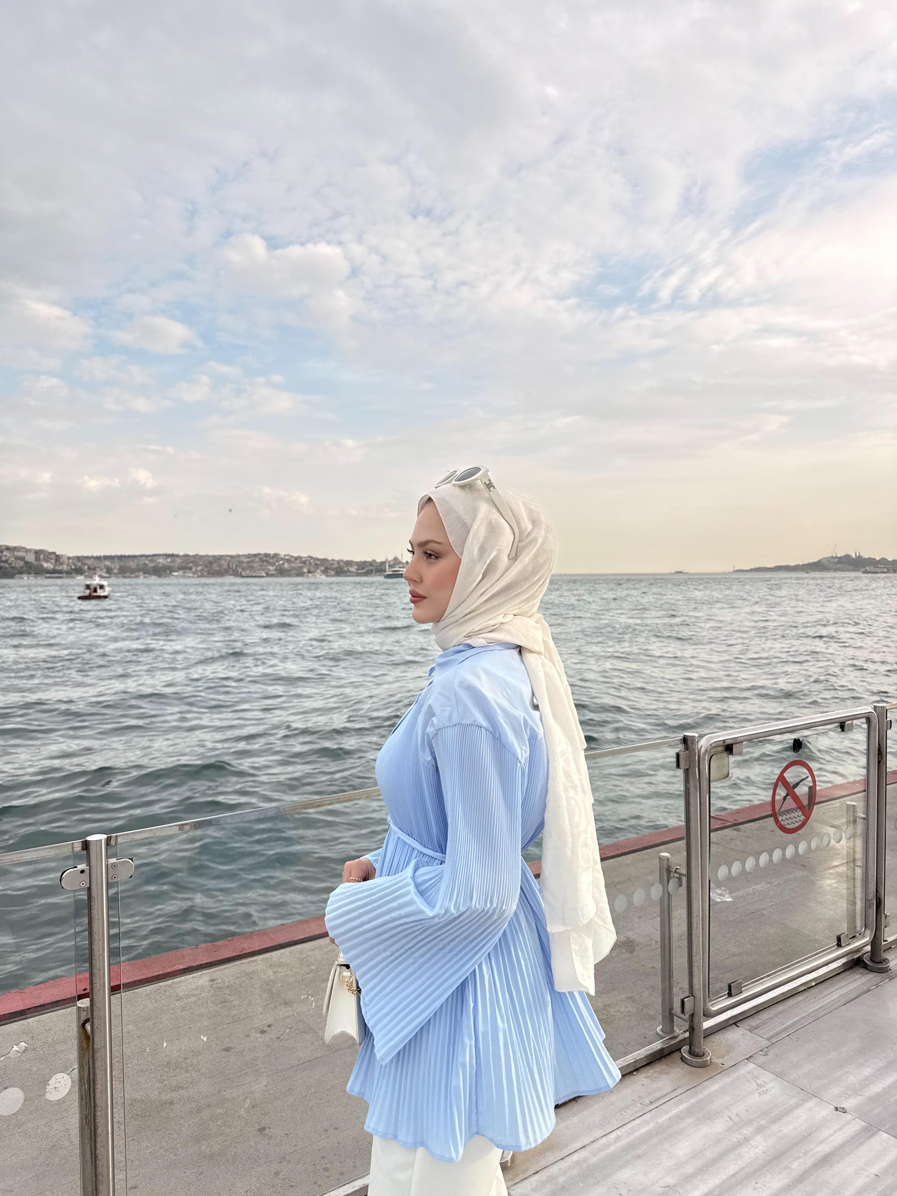 Gizli Düğme Detay Pliseli Kemer Tokalı Gömlek Mavi