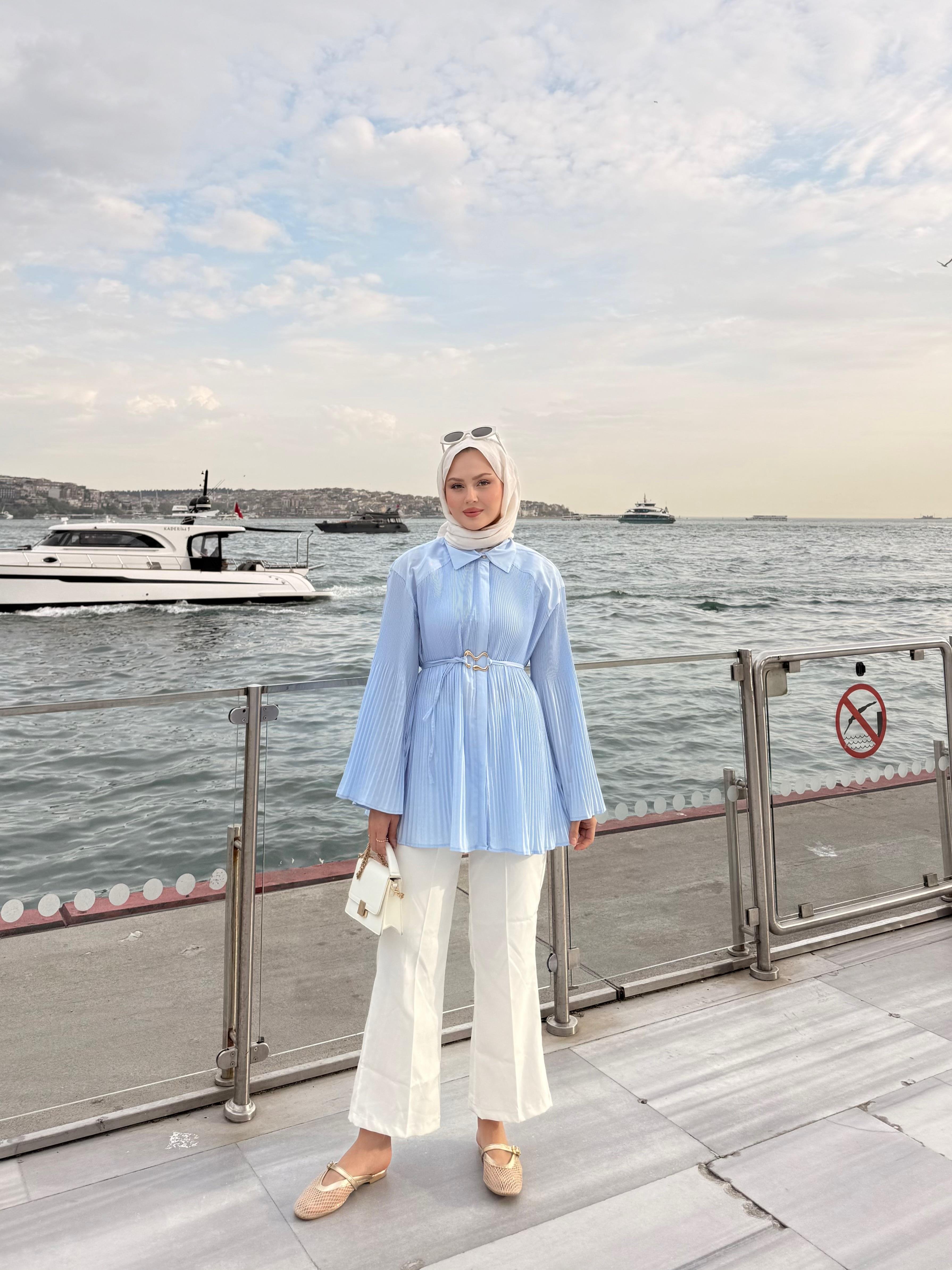 Gizli Düğme Detay Pliseli Kemer Tokalı Gömlek Mavi