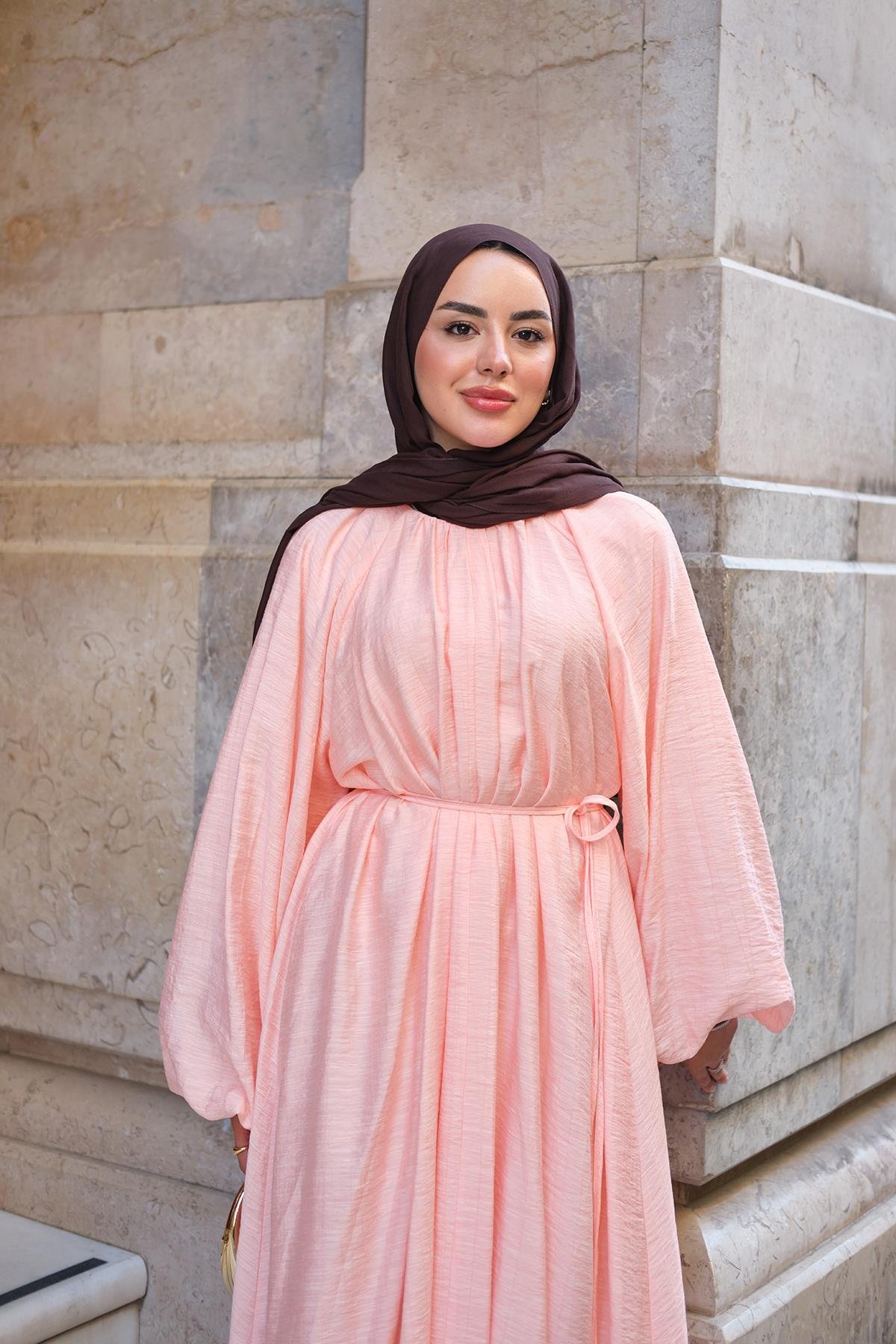 Gofre Dokulu Bel Bağlamalı Elbise Pembe