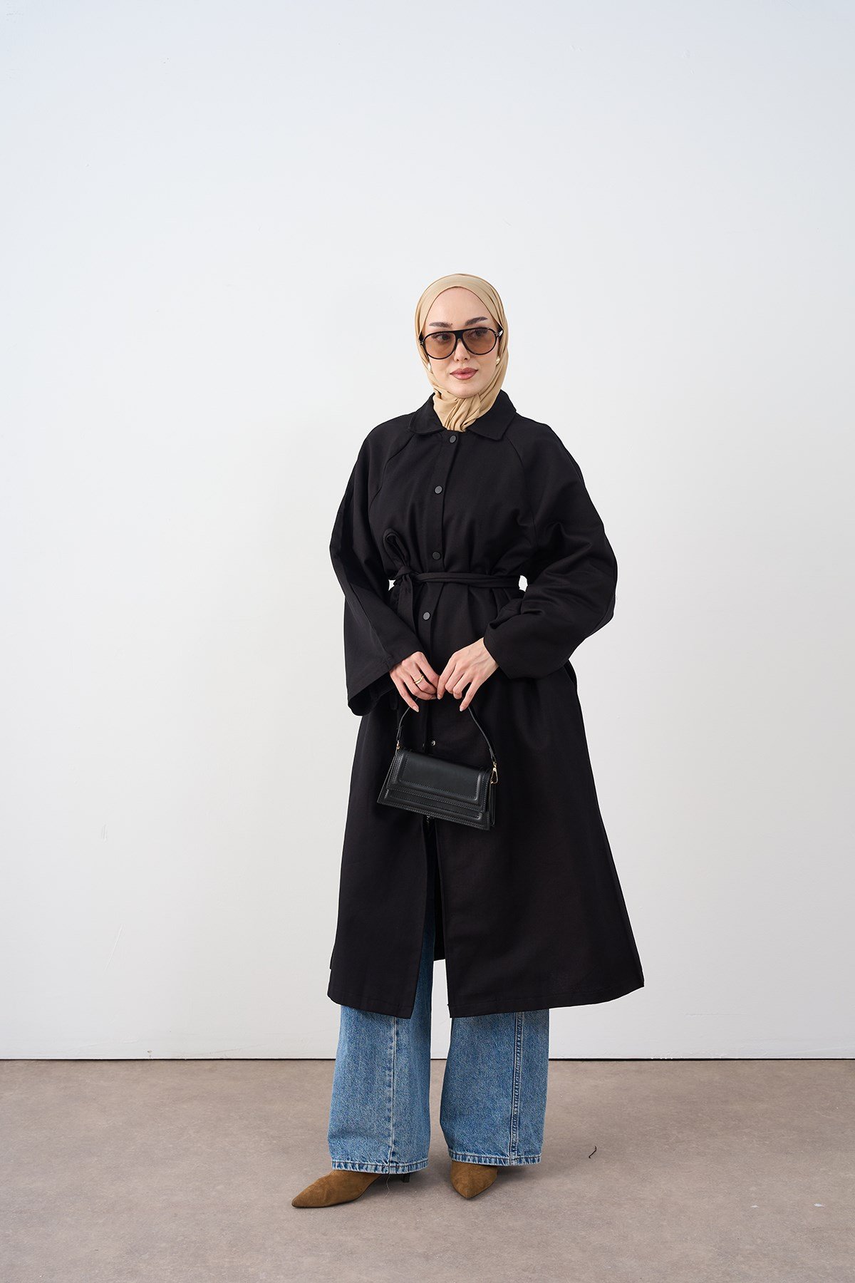 Gömlek Yaka Boydan Çıtçıt ve Fermuar Detaylı Trençkot Siyah
