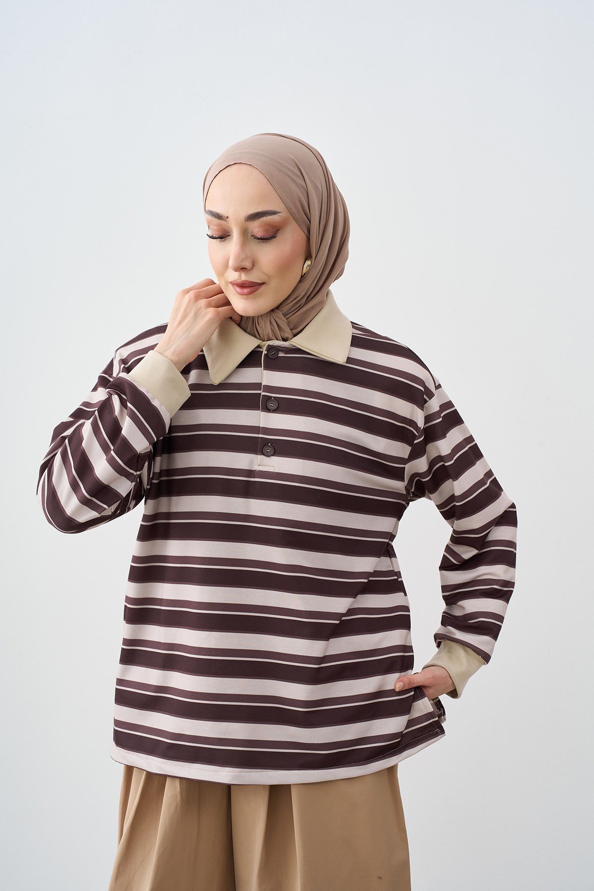 Gömlek Yaka Yarım Düğmeli Sweatshirt Kahverengi