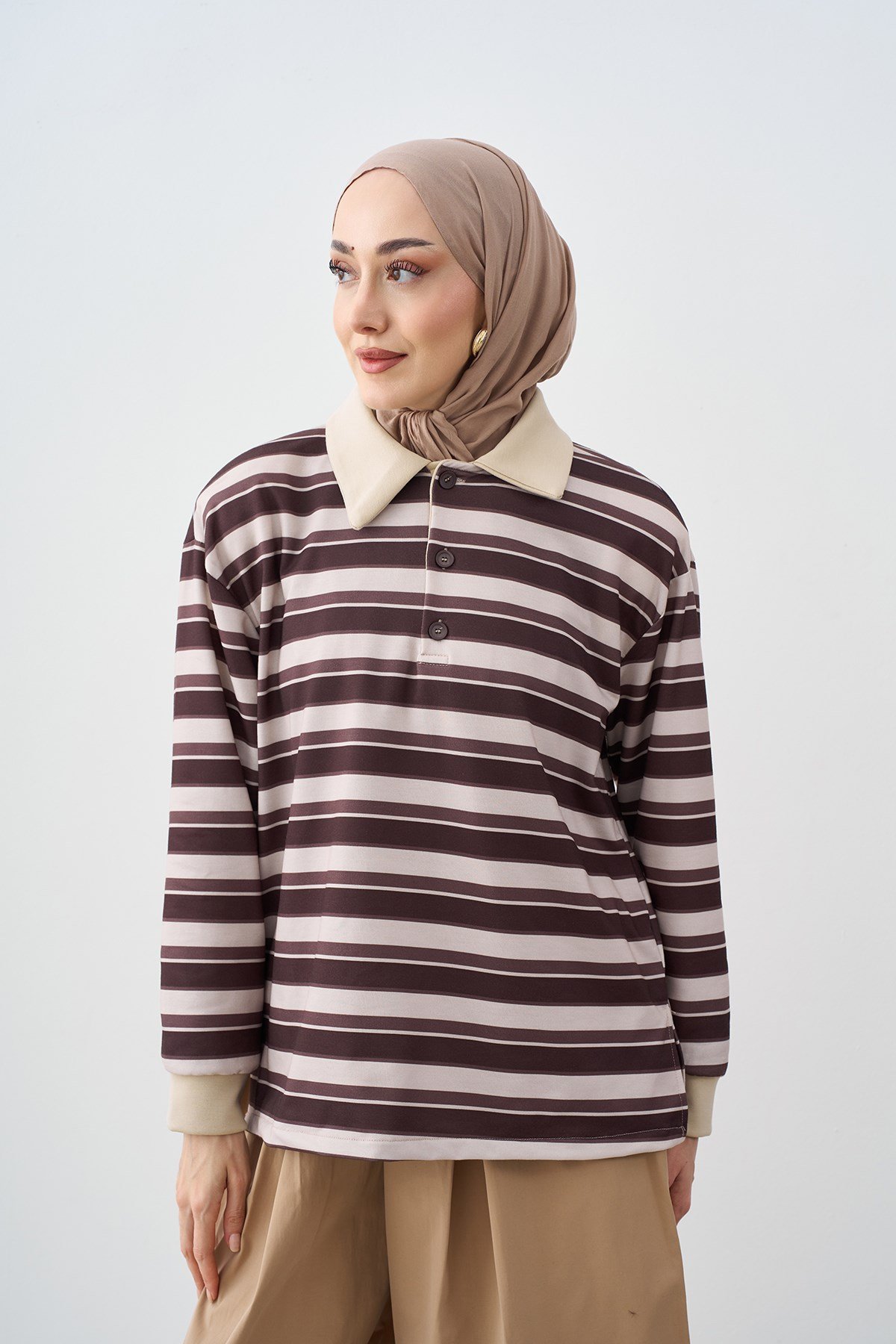 Gömlek Yaka Yarım Düğmeli Sweatshirt Kahverengi