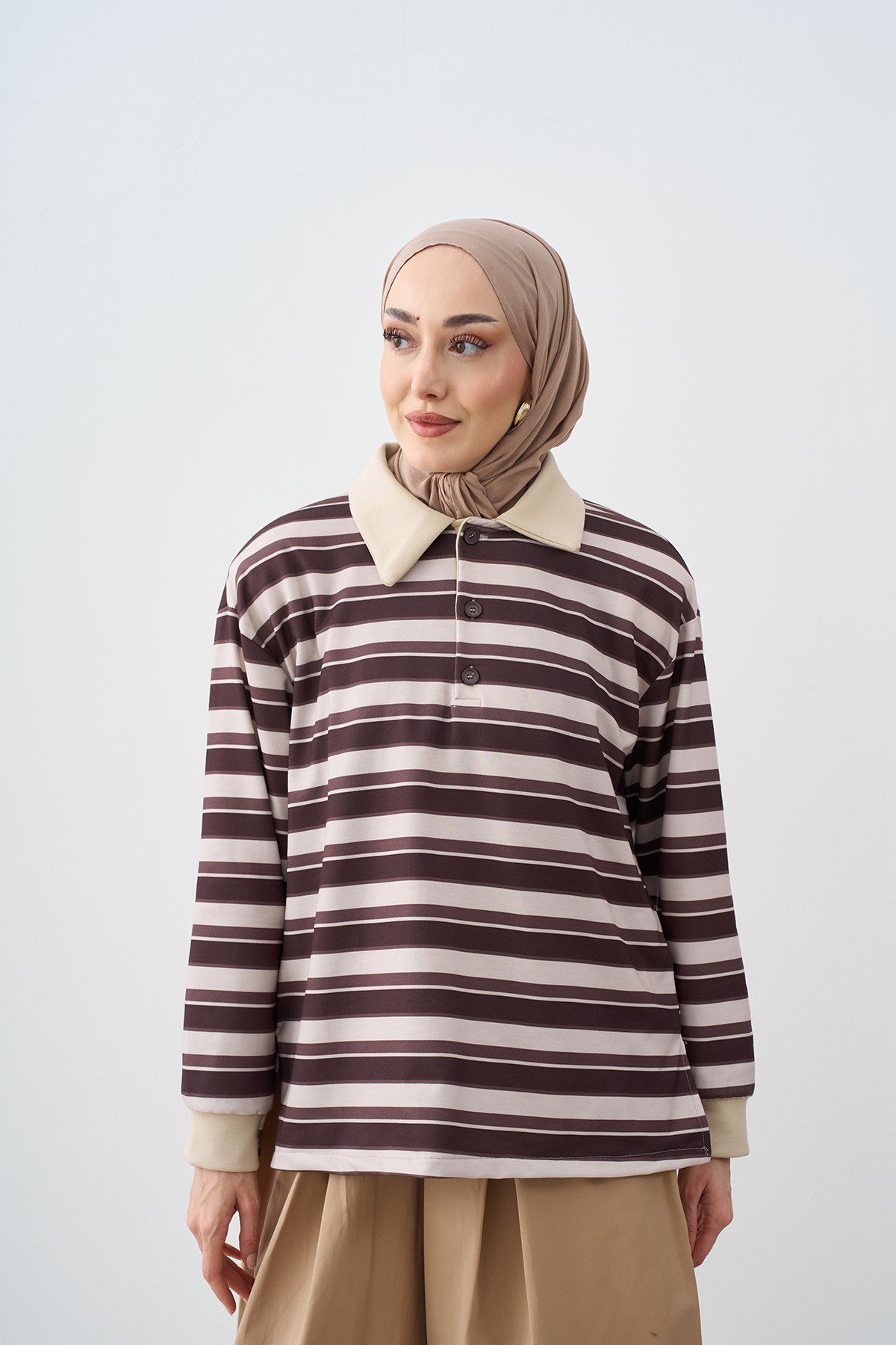 Gömlek Yaka Yarım Düğmeli Sweatshirt Kahverengi