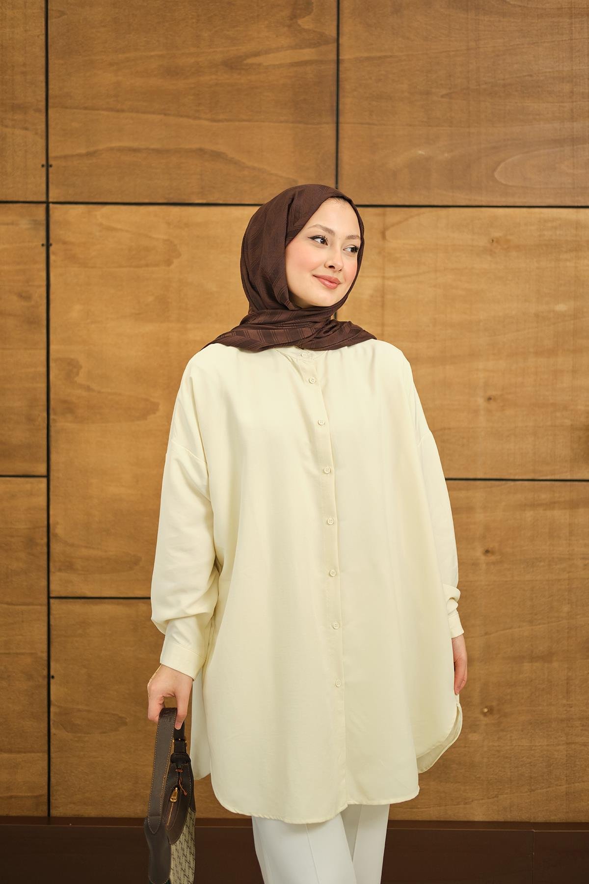 Hakim Yaka Basic Gömlek Krem