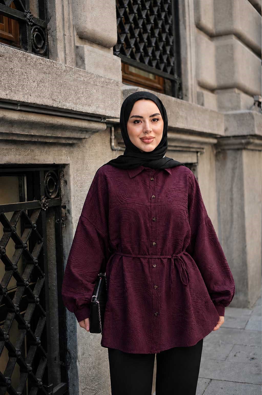 Kendinden Desenli Bel Bağlamalı Kabartma Detay Gömlek Kırmızı