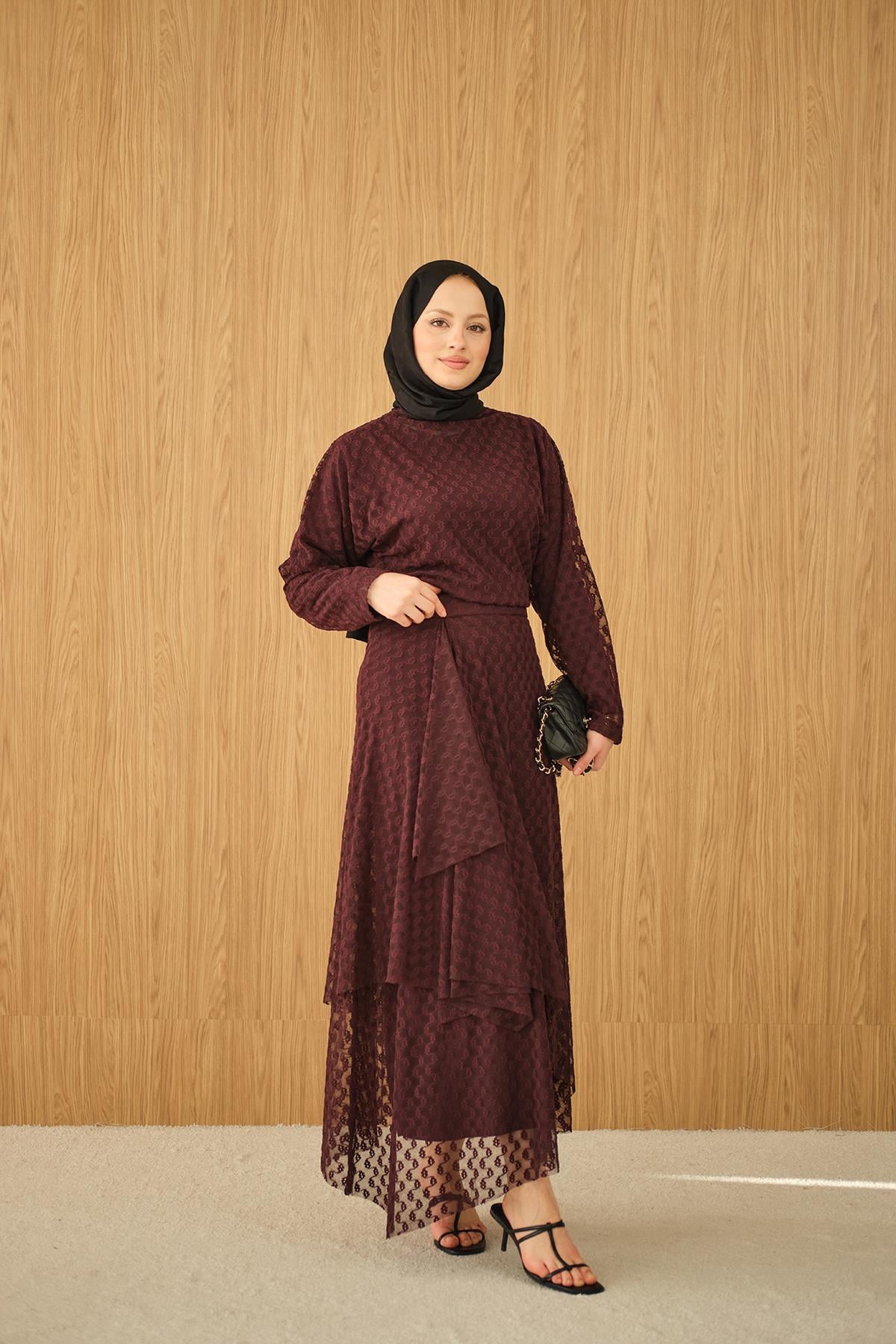Kendinden Desenli Etekli Takım Bordo