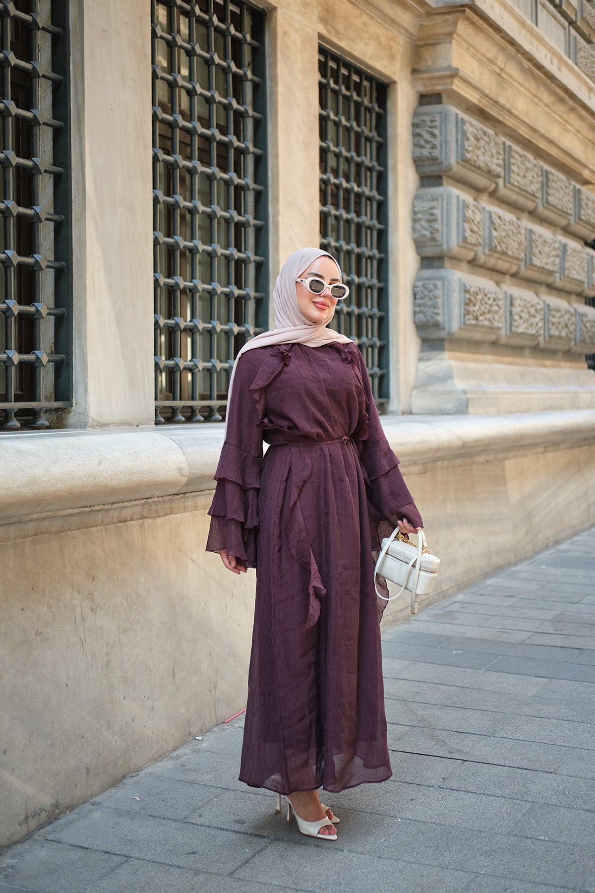 Kendinden Desenli Fırfırlı Elbise Bordo