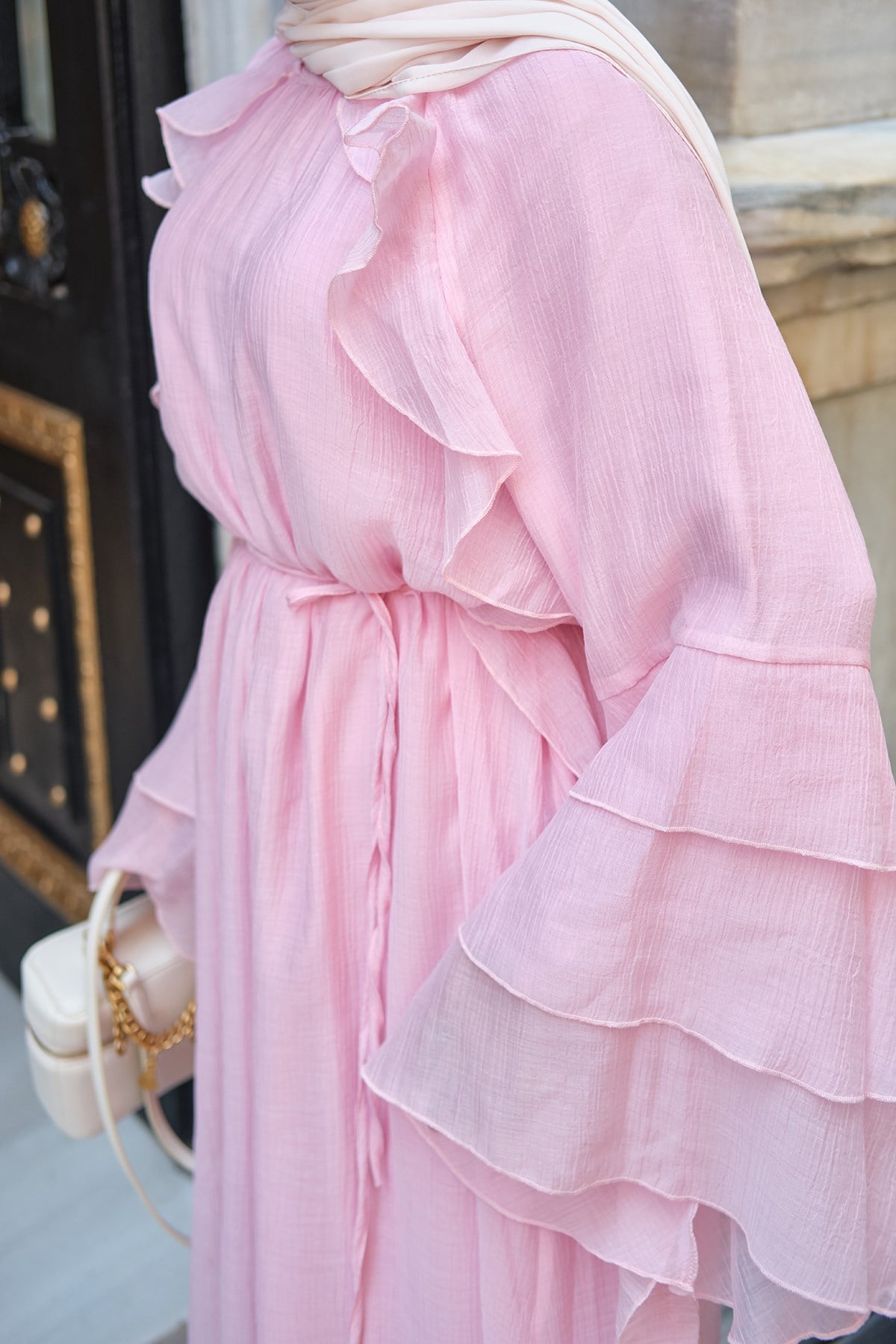 Kendinden Desenli Fırfırlı Elbise Pembe