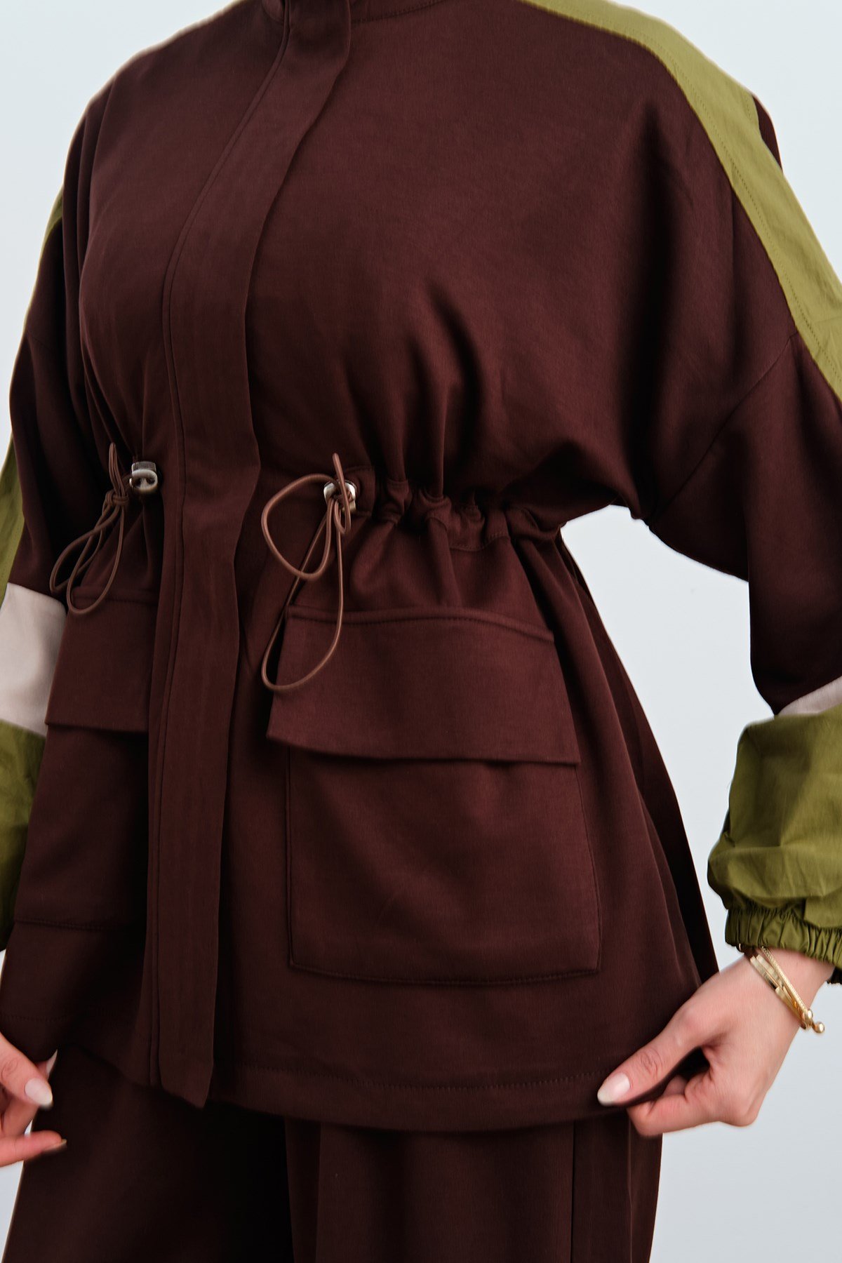 Kolu Paraşüt Detay Çift Cepli Beli Ayarlanabilir Gizli Fermuarlı Takım Kahverengi