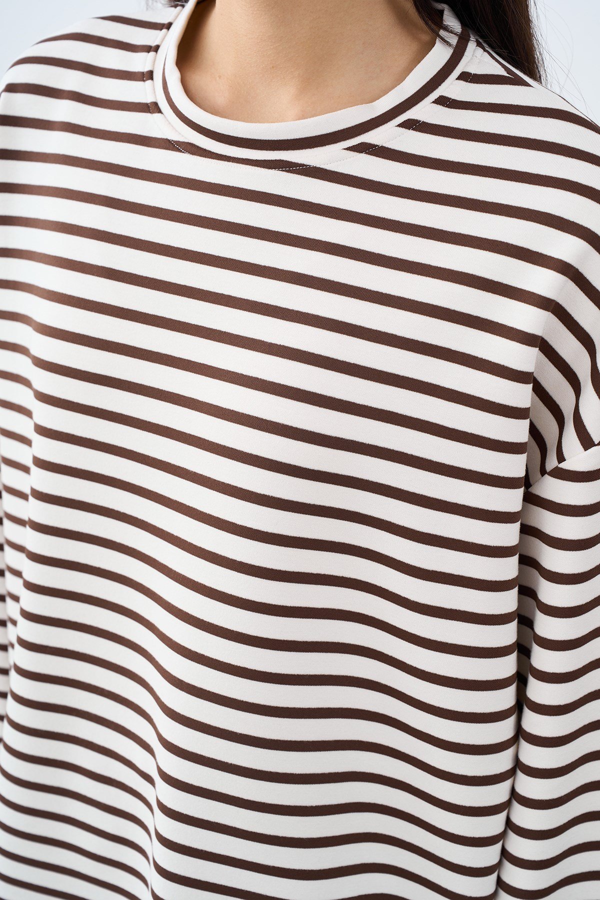 Kontrast Çizgili Bisiklet Yaka Oversize Sweatshirt Kahverengi
