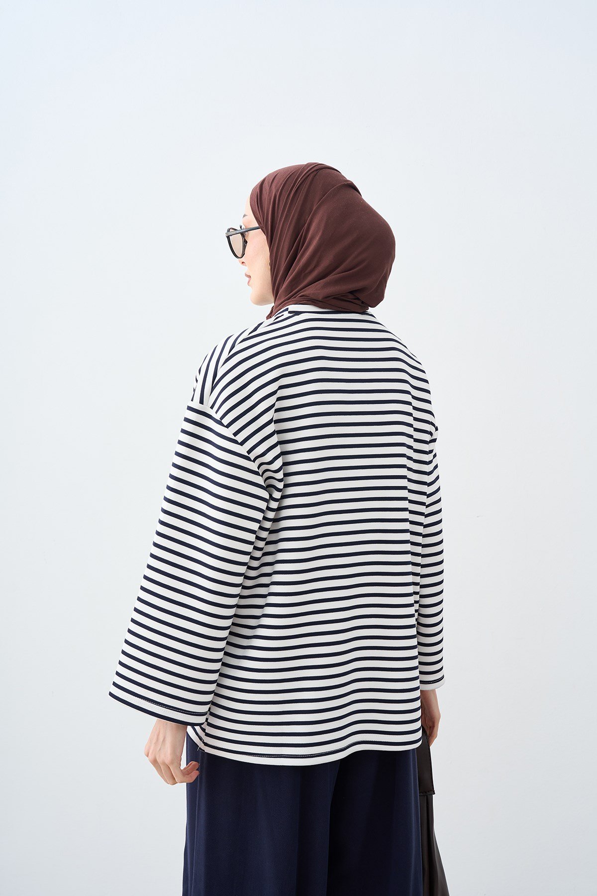 Kontrast Çizgili Bisiklet Yaka Oversize Sweatshirt Lacivert