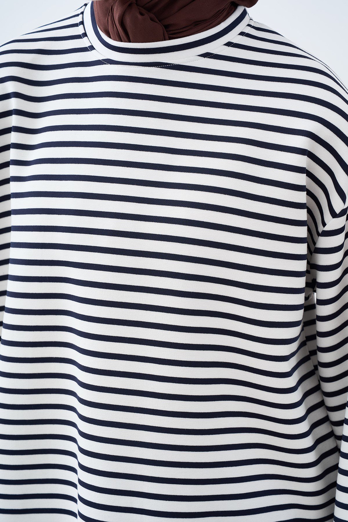 Kontrast Çizgili Bisiklet Yaka Oversize Sweatshirt Lacivert