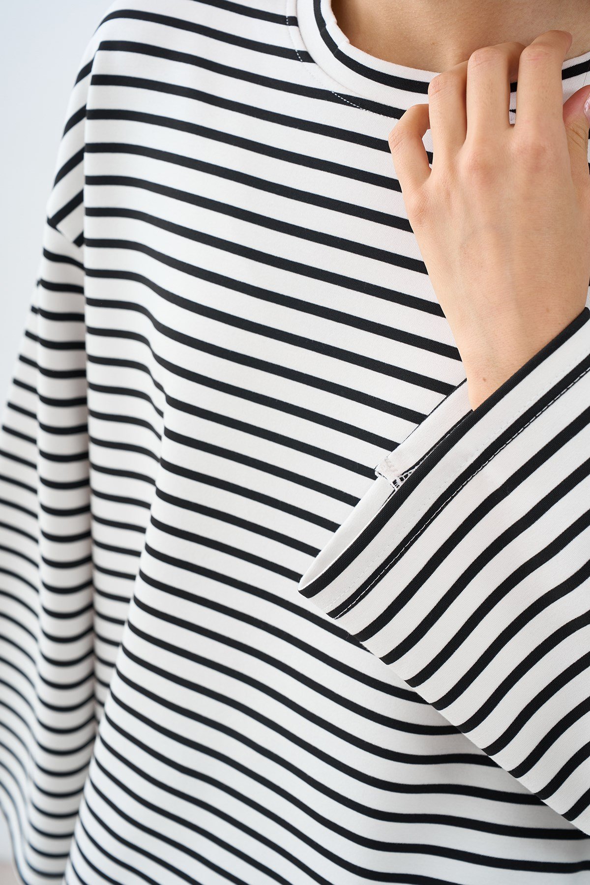 Kontrast Çizgili Bisiklet Yaka Oversize Sweatshirt Siyah
