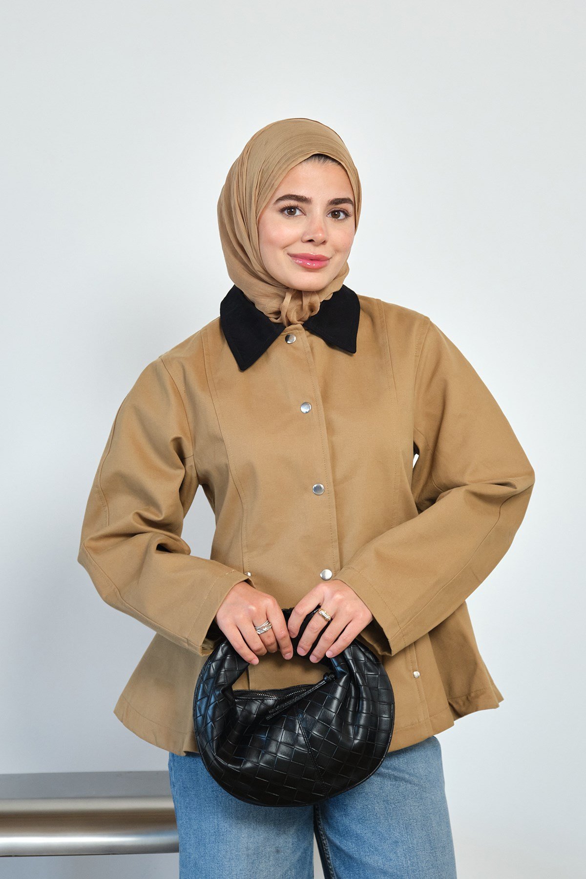 Kontrast Yaka Belden Oturtmalı Ceket Camel