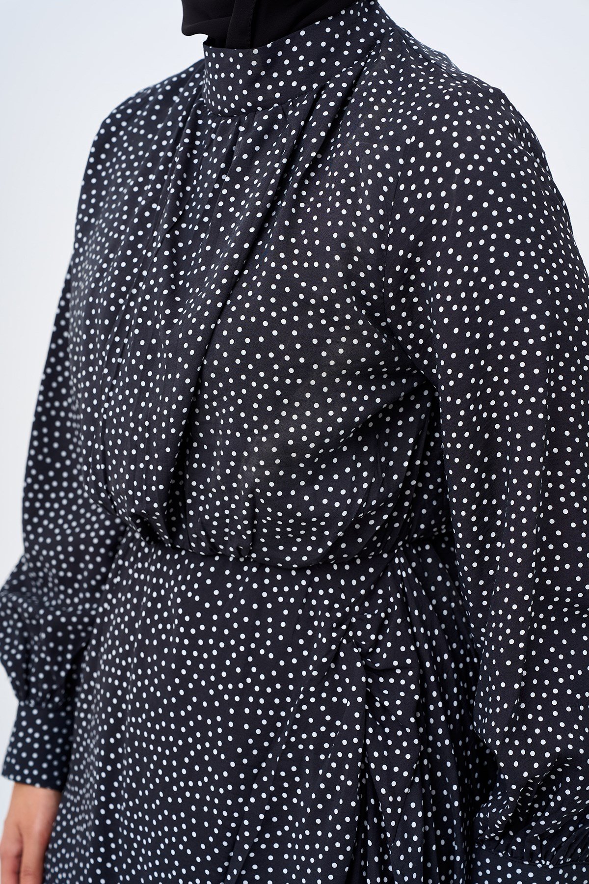 Küçük Puantiye Detaylı Bel Lastikli Takım Siyah