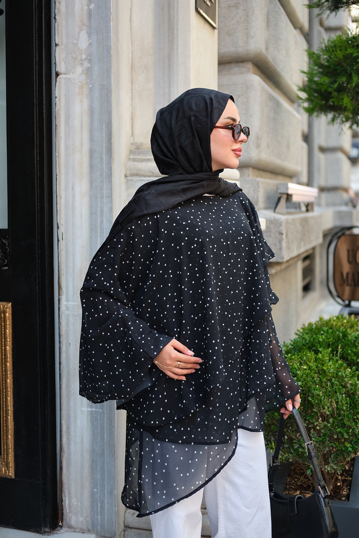Küçük Puantiyeli Pelerin Detay Kat Kat Tunik Siyah