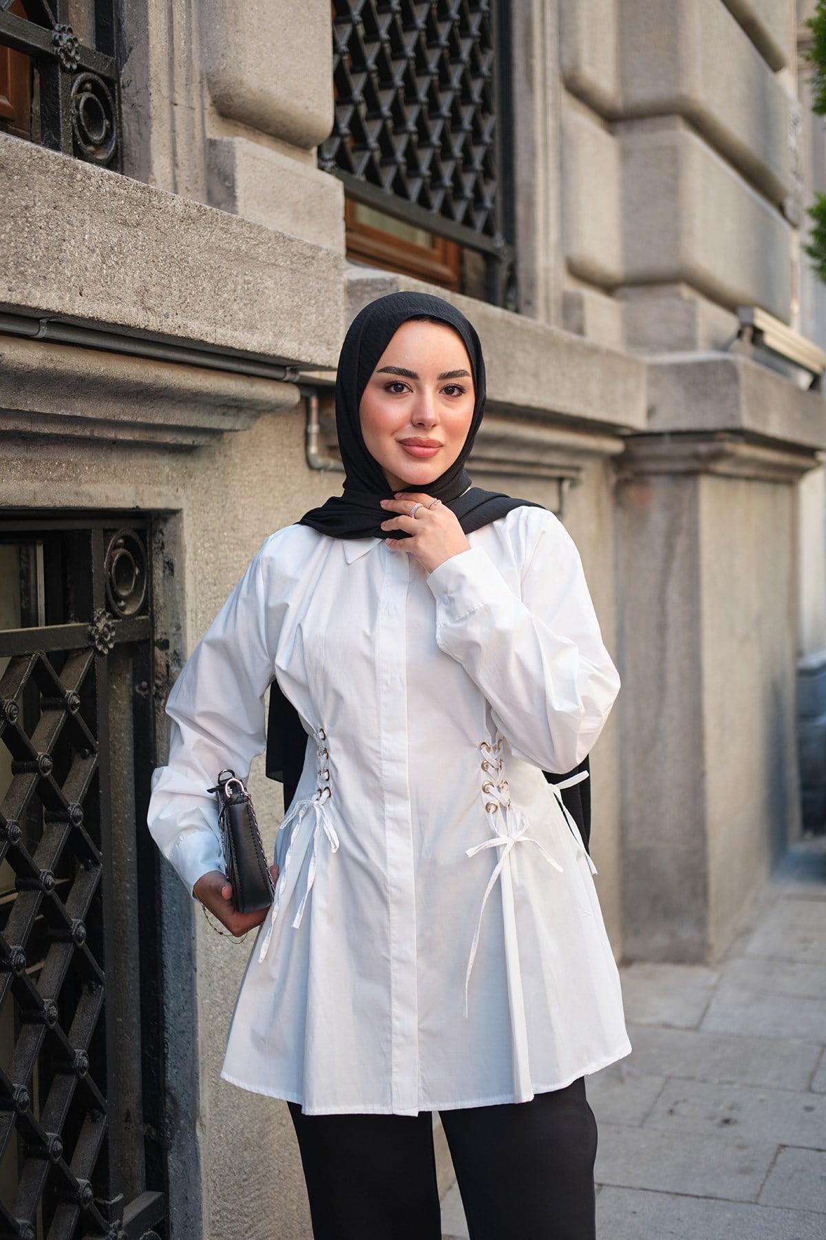 Kuş Gözü Bağlama Detay Gizli Düğmeli Gömlek Beyaz