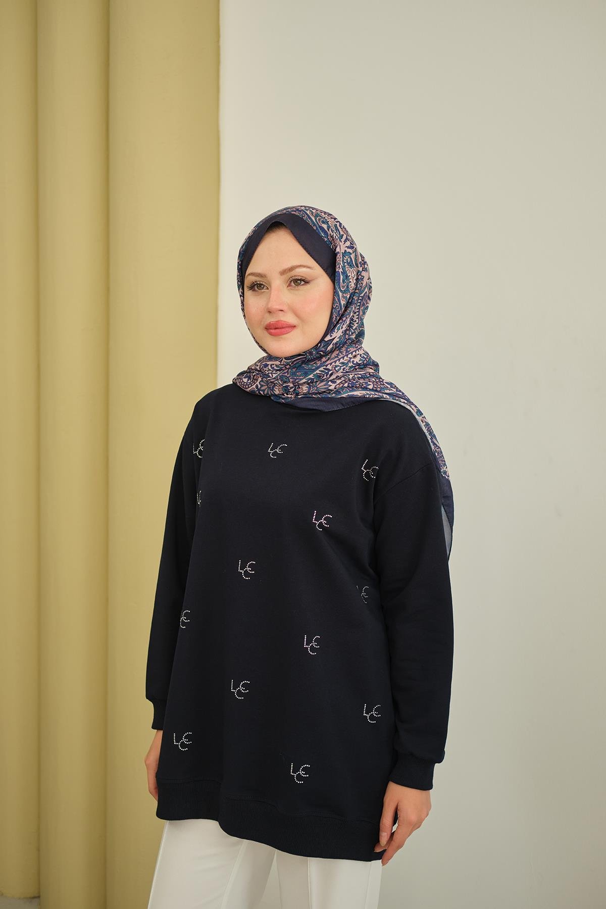 LCC Taş Detay Bisiket Yaka Sweat Lacivert