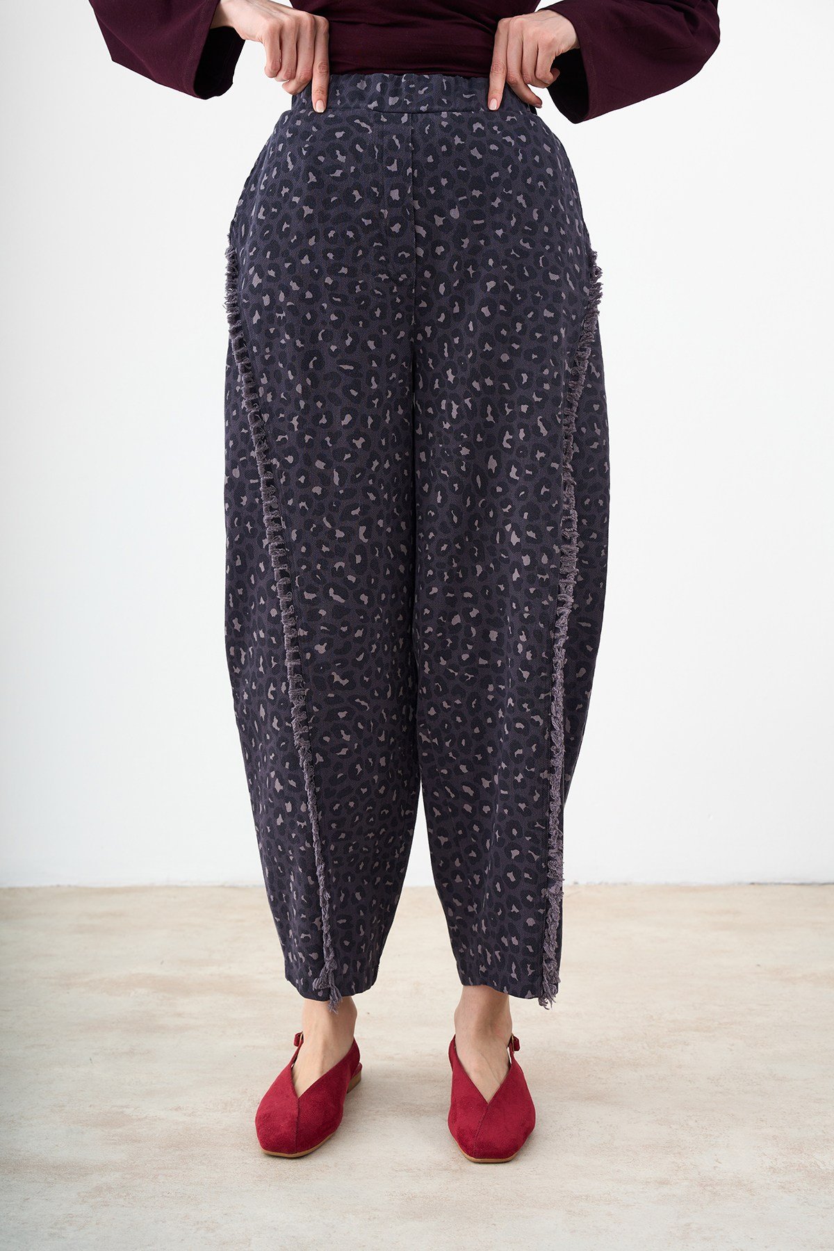 Leopar Detay Püsküllü Pantolon Füme