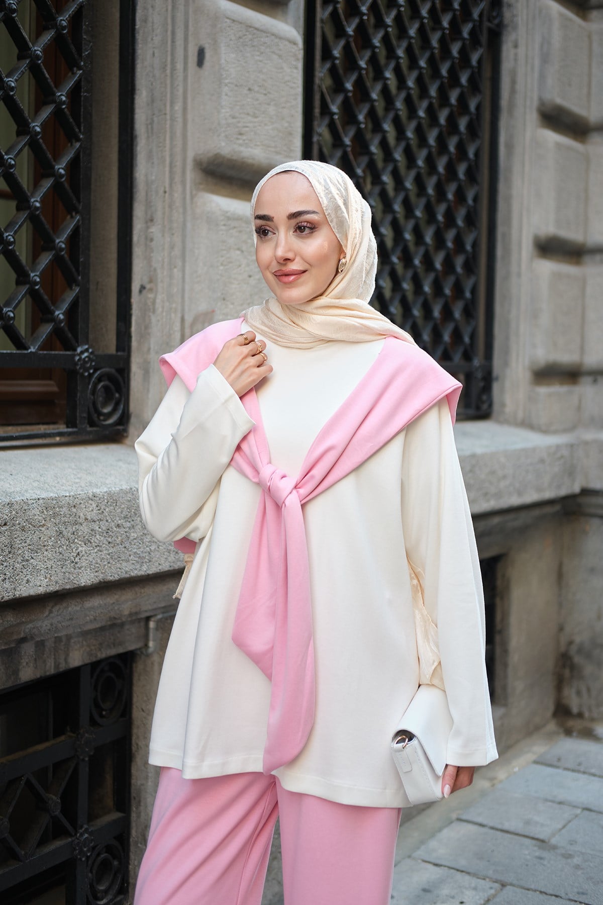 Omuz Atkı Detaylı Takım Pembe