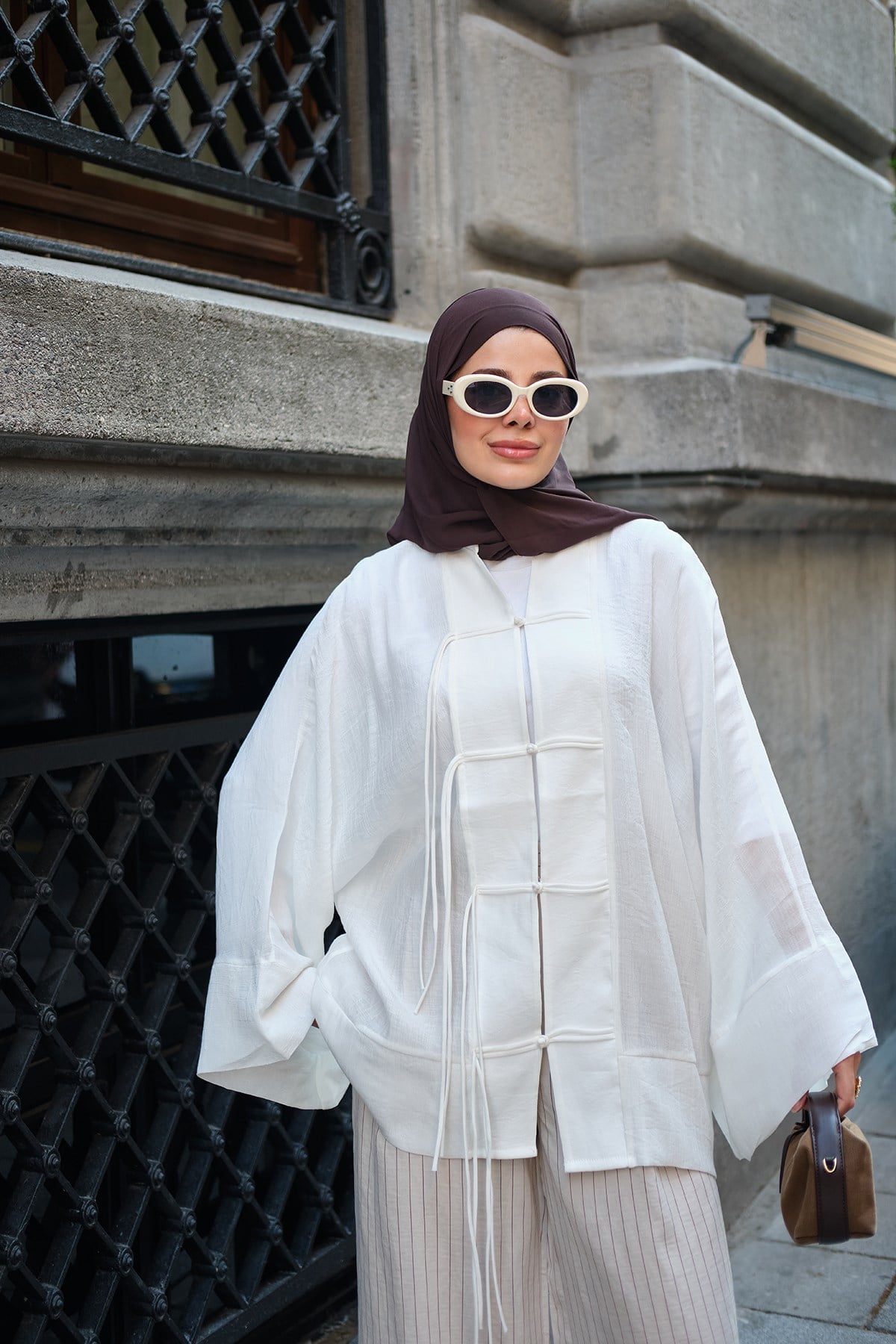 Ön Bağcık Detaylı Geniş Kol Hakim Yaka Tül Kimono Beyaz