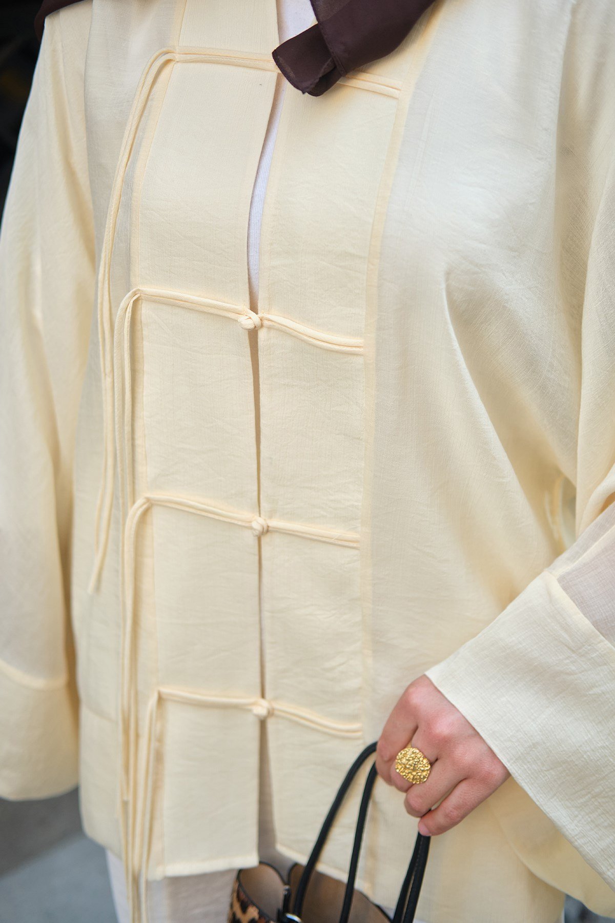 Ön Bağcık Detaylı Geniş Kol Hakim Yaka Tül Kimono Sarı