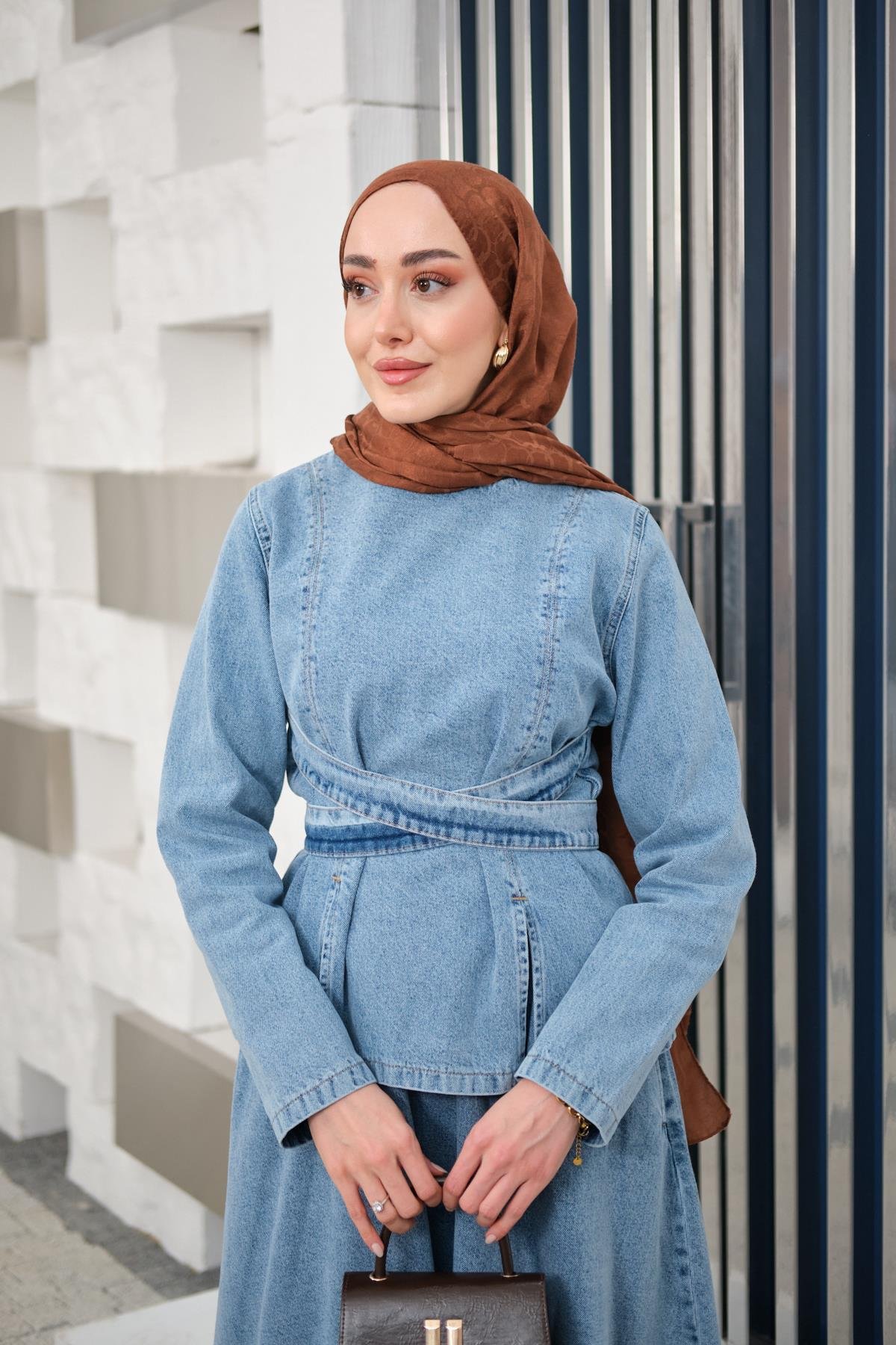 Önden Yırtmaçlı Beli Kemerli Takım Buz Mavi