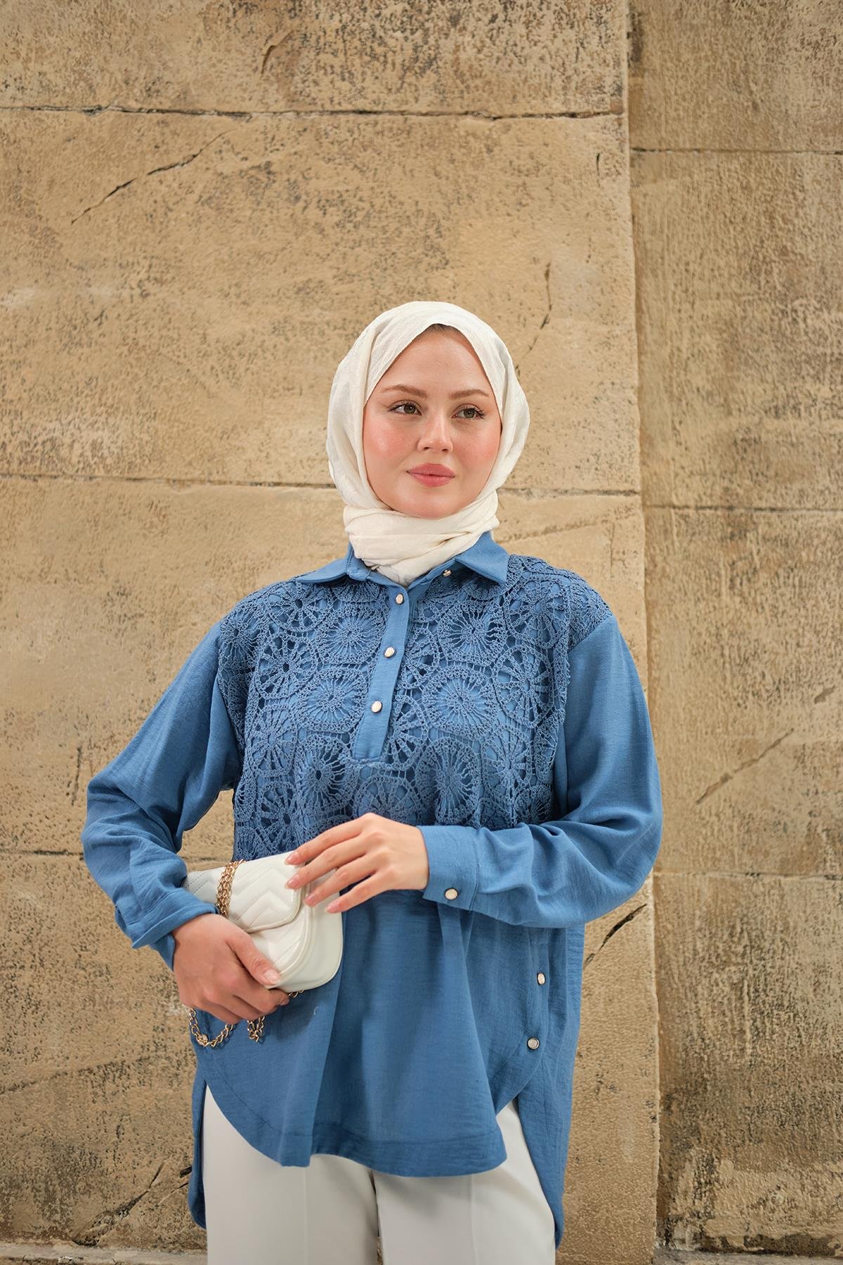 Önü Brode Dantel Detay Yarım Düğmeli Gömlek Mavi