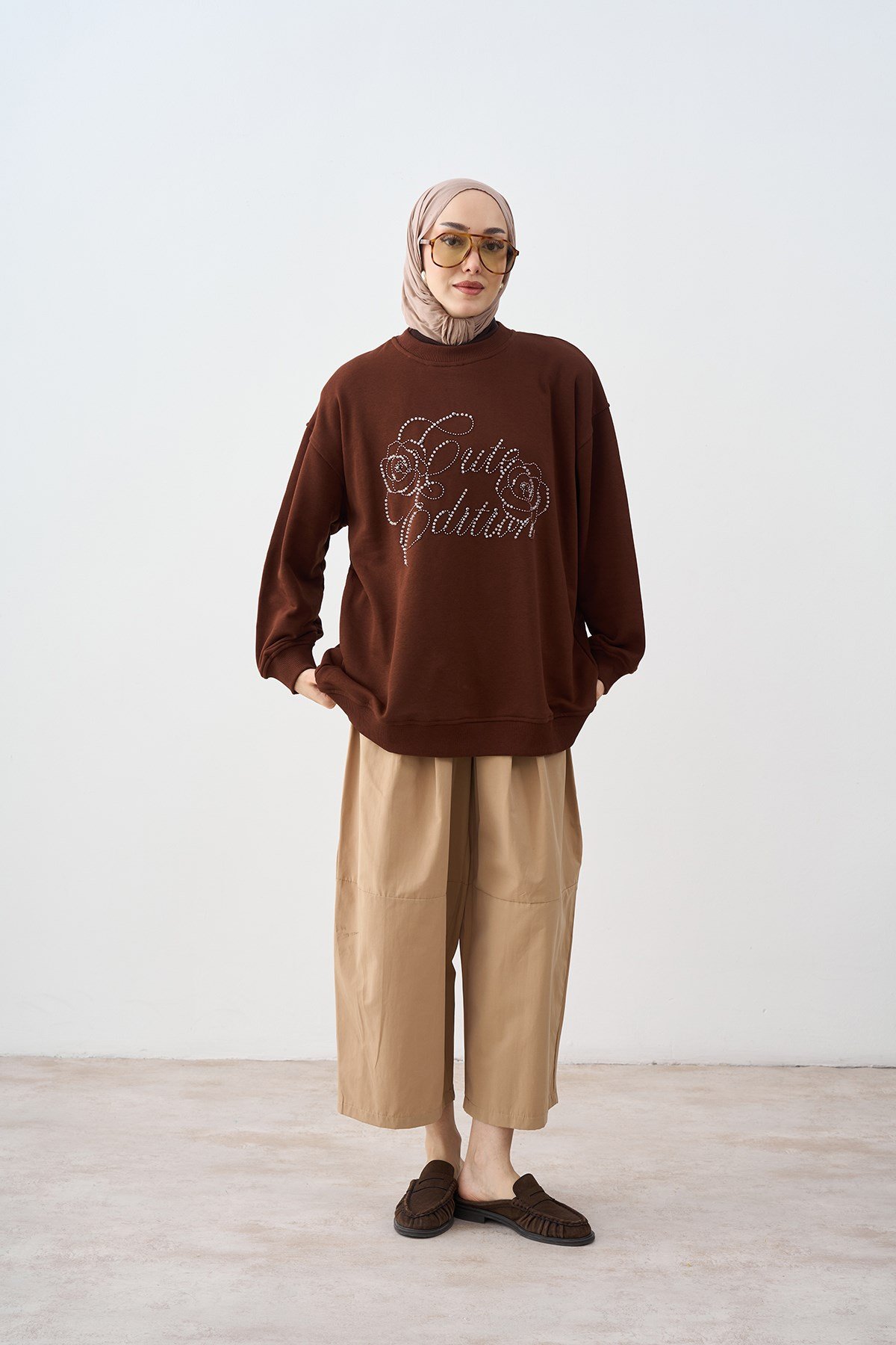 Önü İşlemeli Balon Kol Sweatshirt Kahverengi