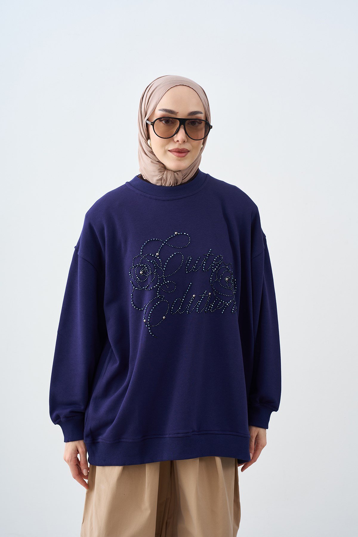 Önü İşlemeli Balon Kol Sweatshirt Lacivert