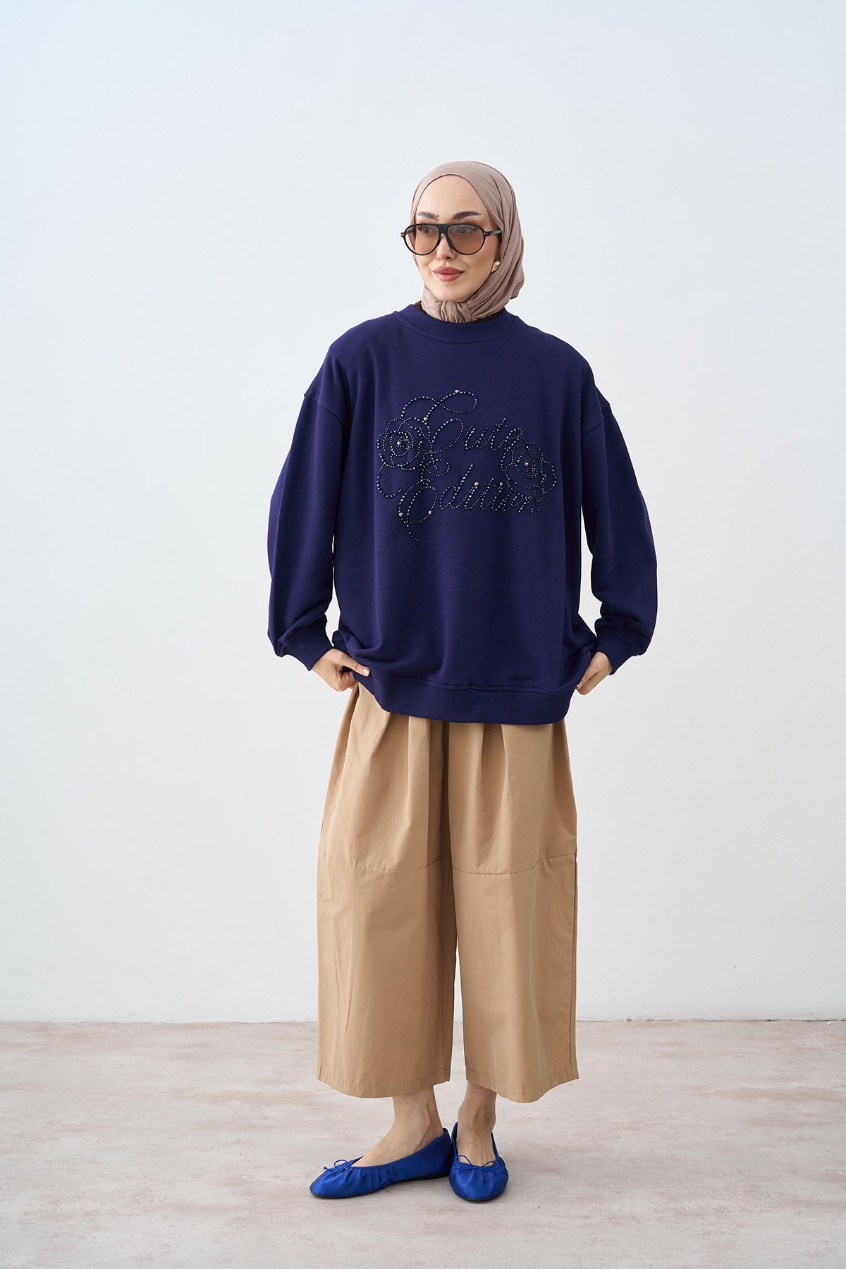 Önü İşlemeli Balon Kol Sweatshirt Lacivert