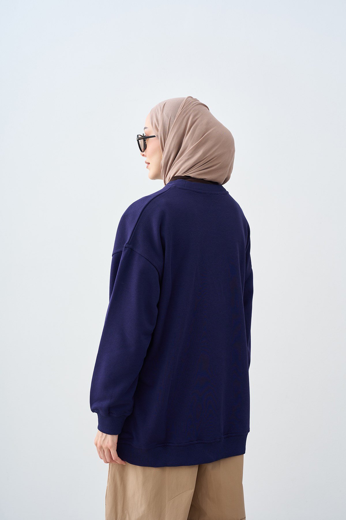 Önü İşlemeli Balon Kol Sweatshirt Lacivert